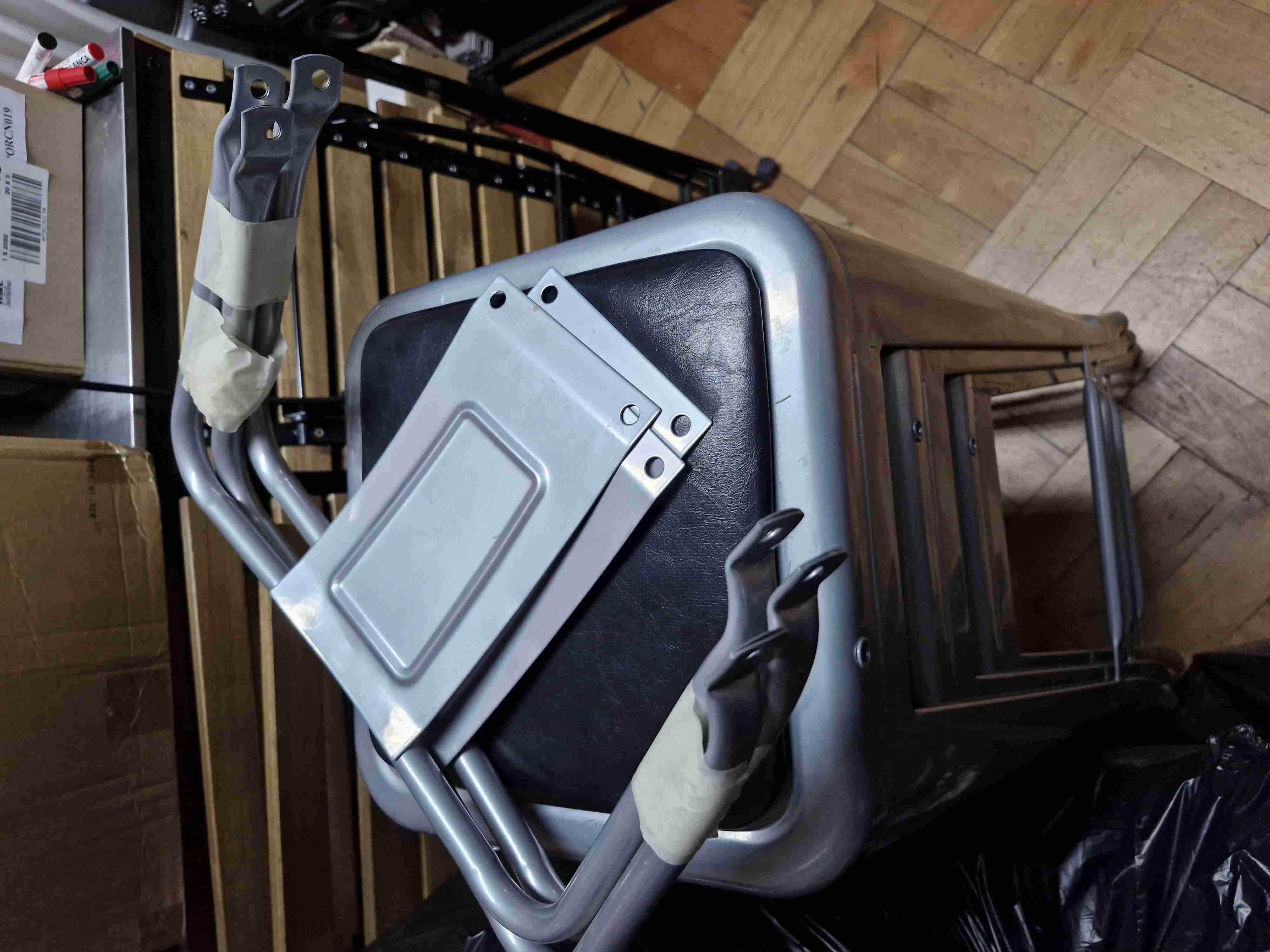 Juego de taburetes grises metálicos - miniatura 3