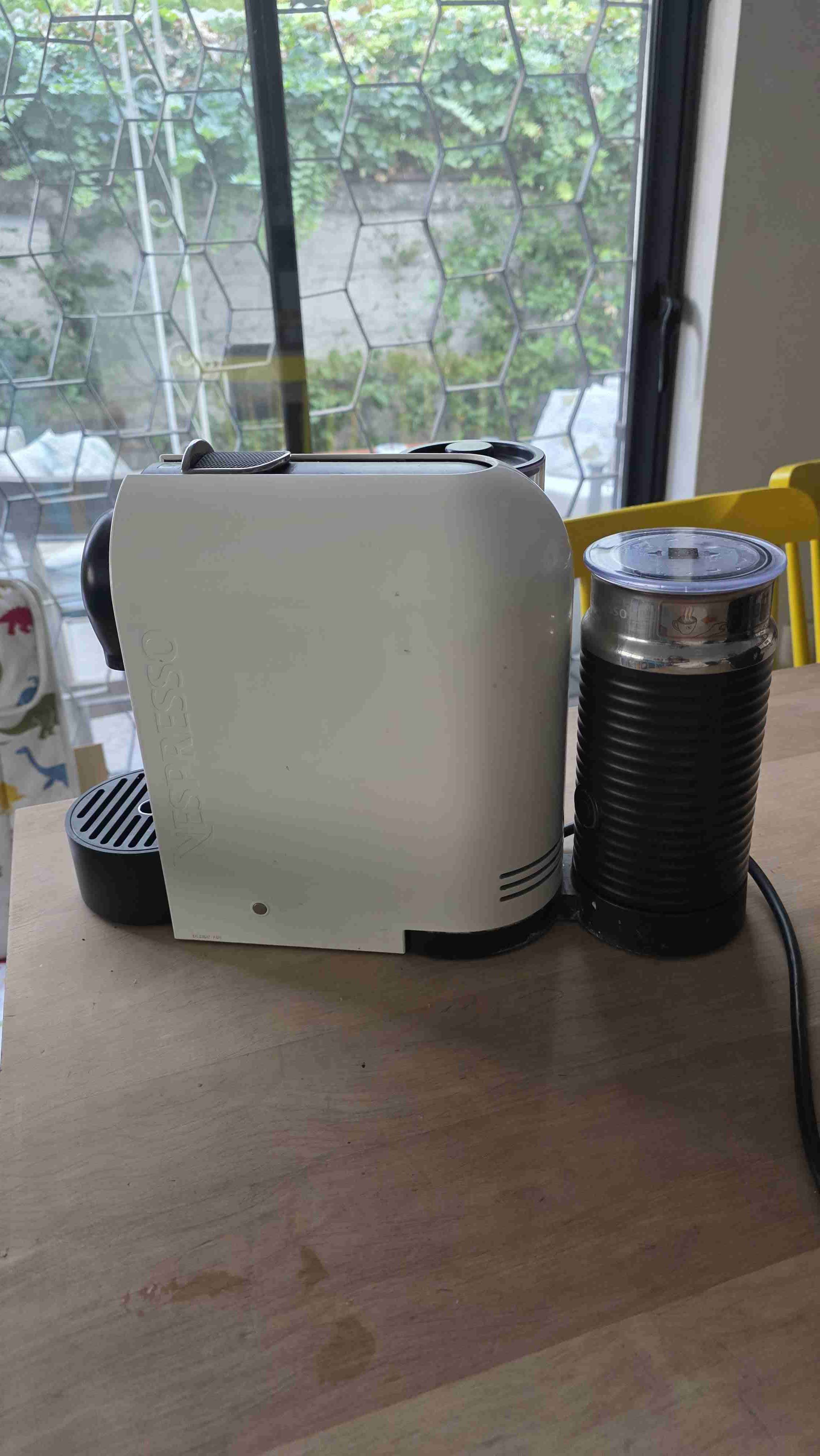 Máquina de café Nespresso U-Milk - miniatura 2