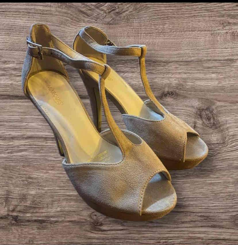 Zapatos de tacón beige