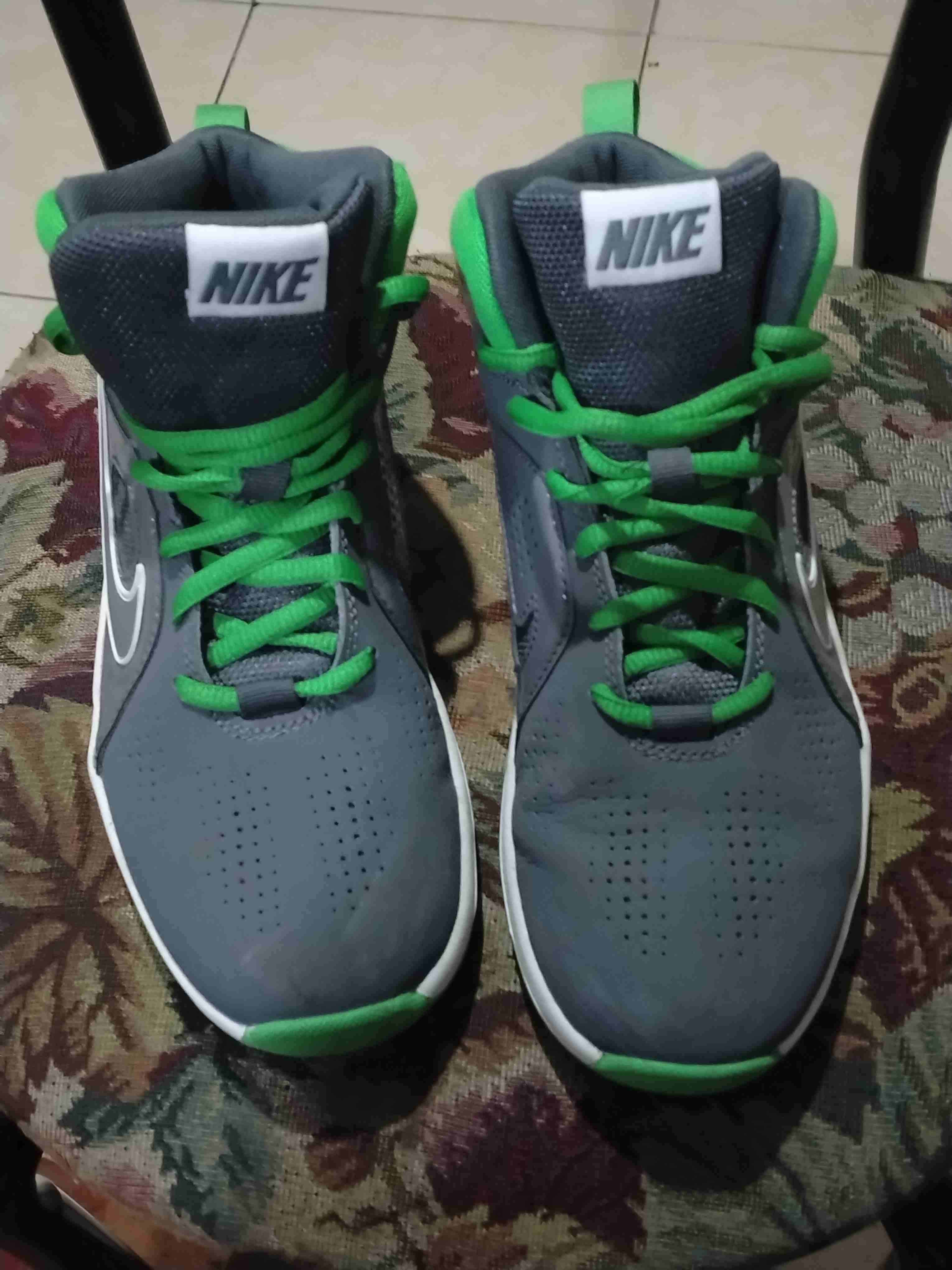 Zapatillas deportivas grises y verdes - miniatura 2