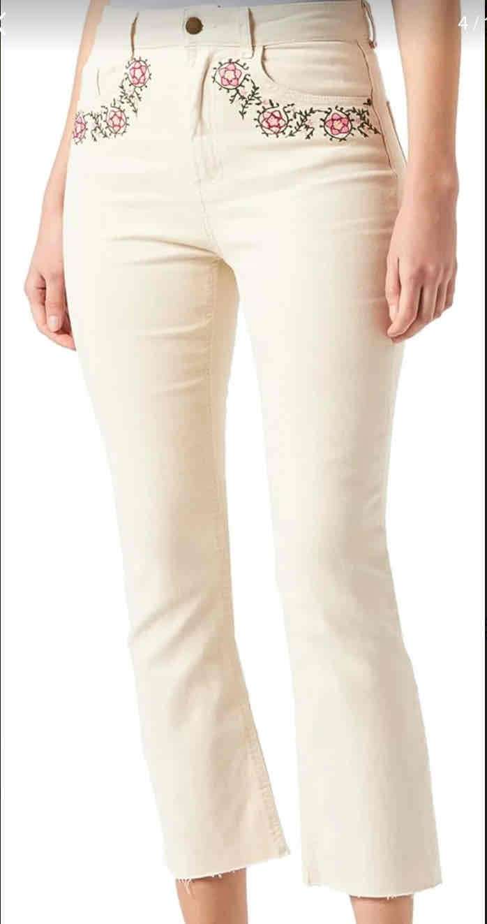 Jeans  desigual crema con bordado floral