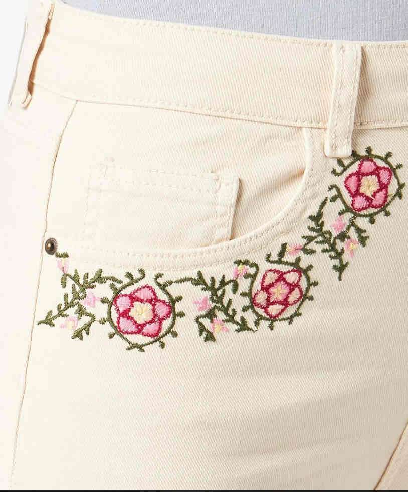 Jeans  desigual crema con bordado floral - miniatura 2