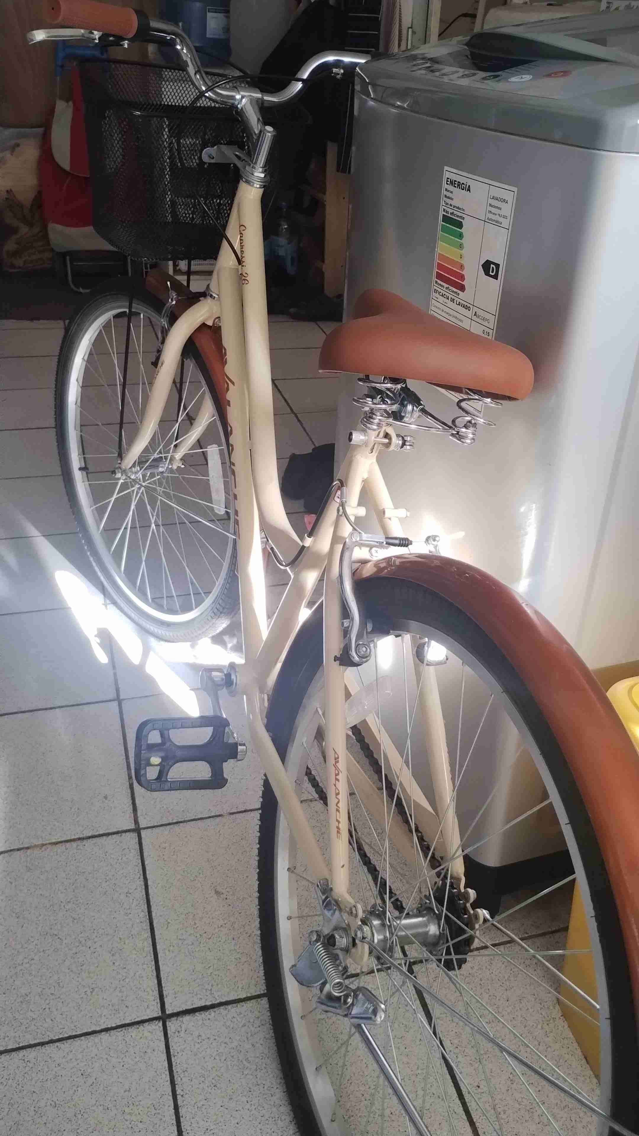 Bicicleta urbana con canasto - miniatura 5