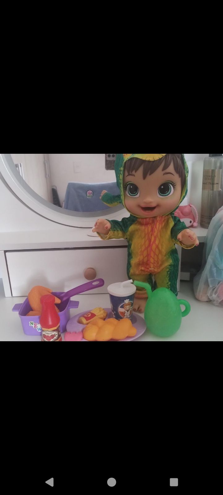 Muñeca bebé con accesorios de cocina