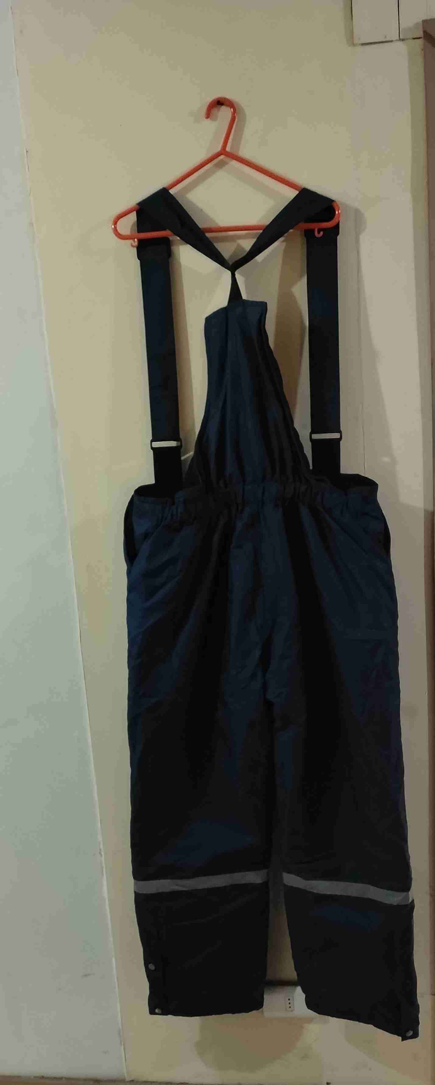 Pantalón impermeable con tirantes