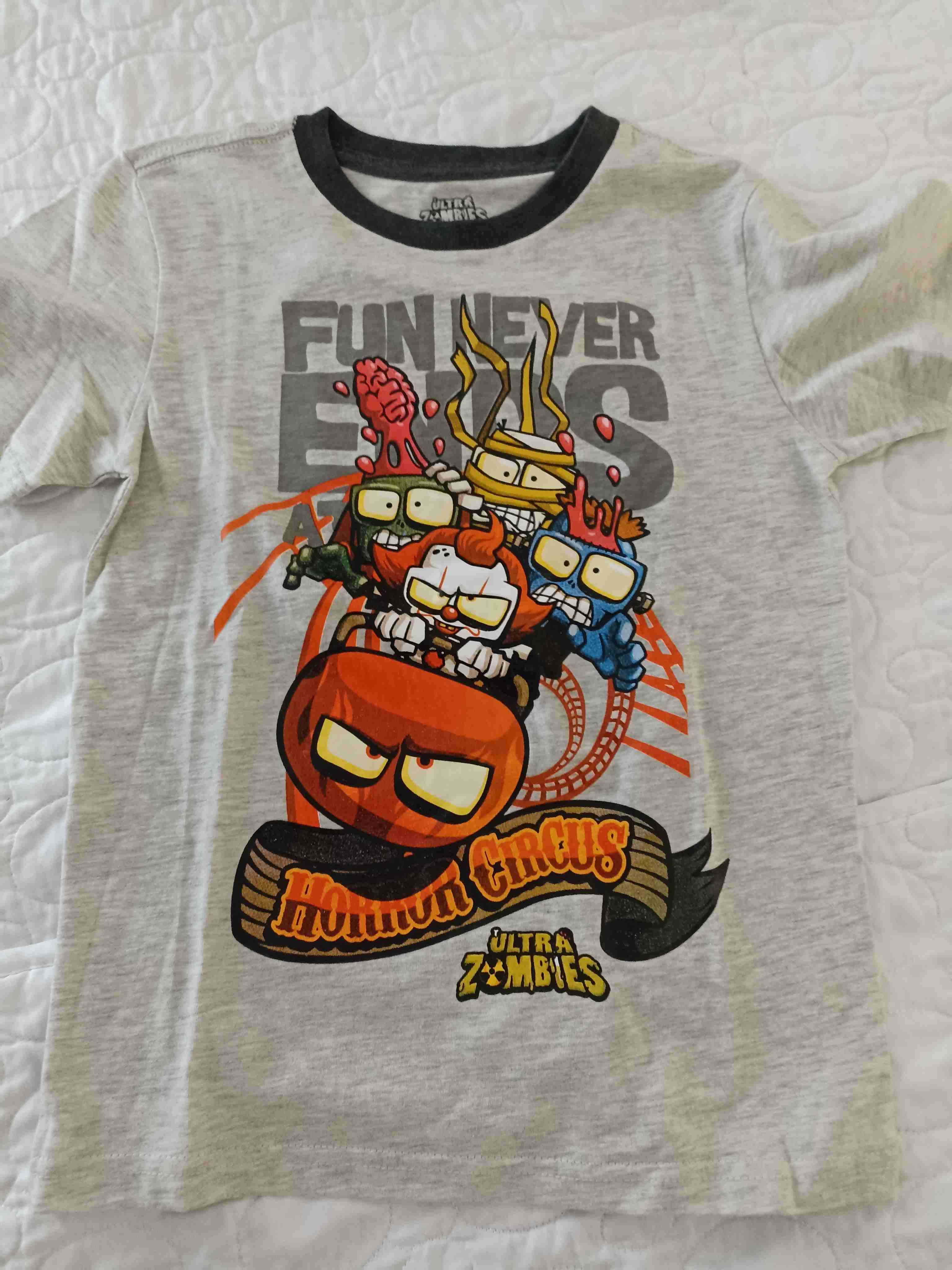 Polera gris Ultra Zombies