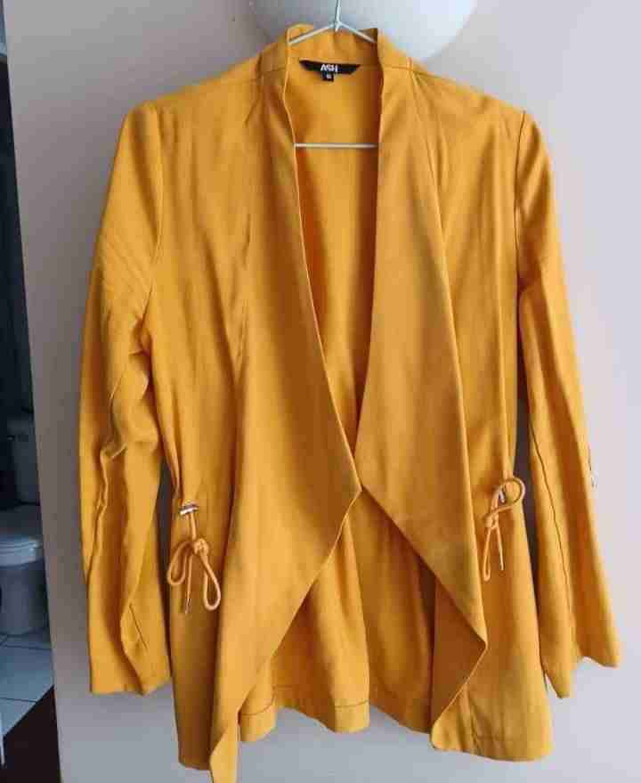 Blazer mostaza abierto sin solapas