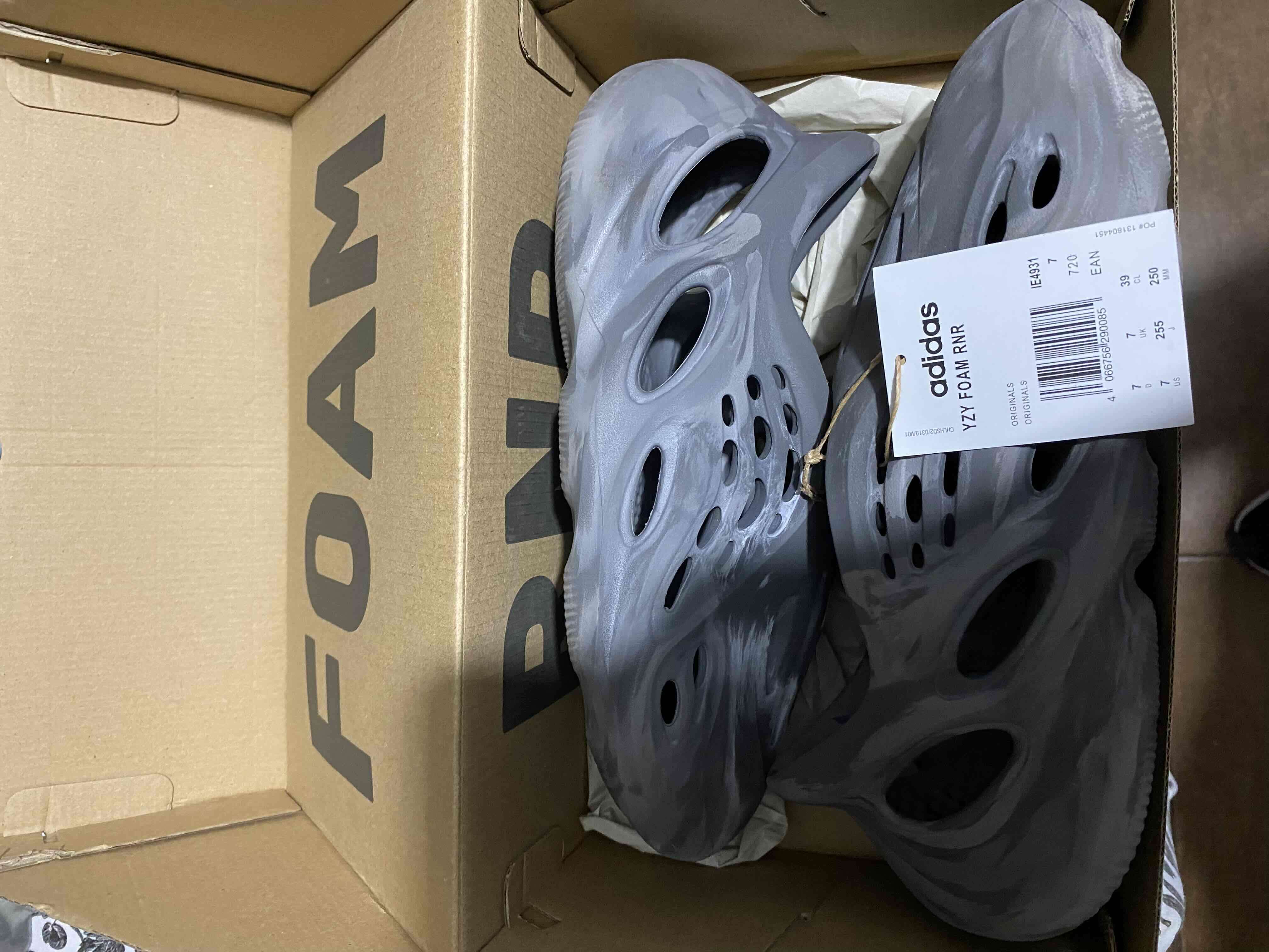 Zapatillas grises Adidas Yeezy - 2