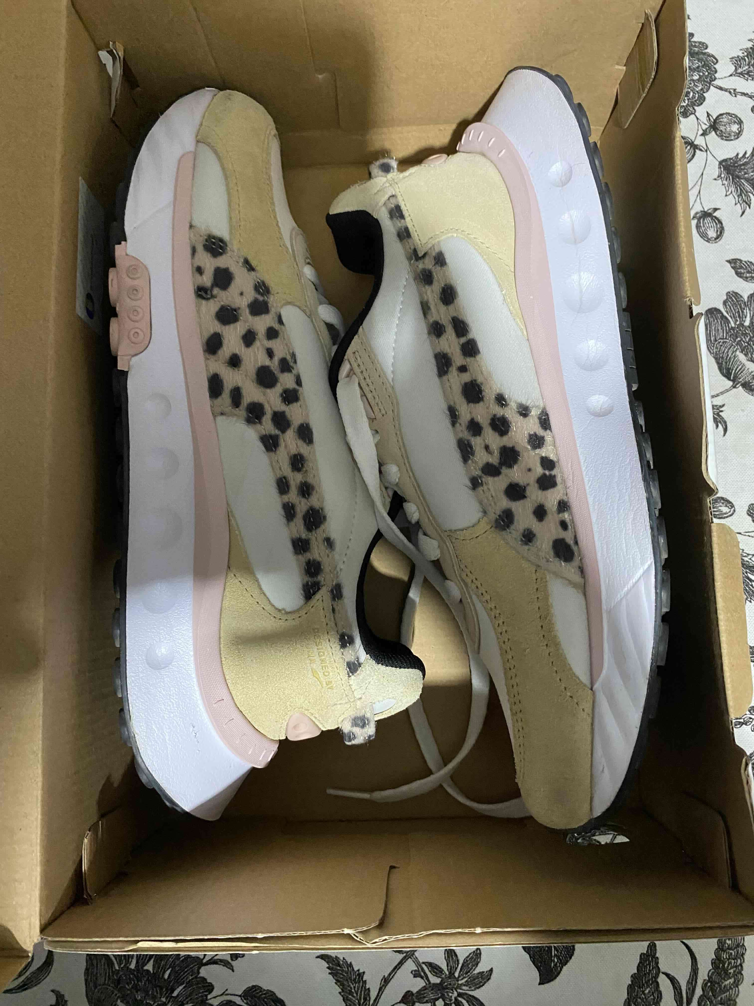 Zapatillas beige con leopardo