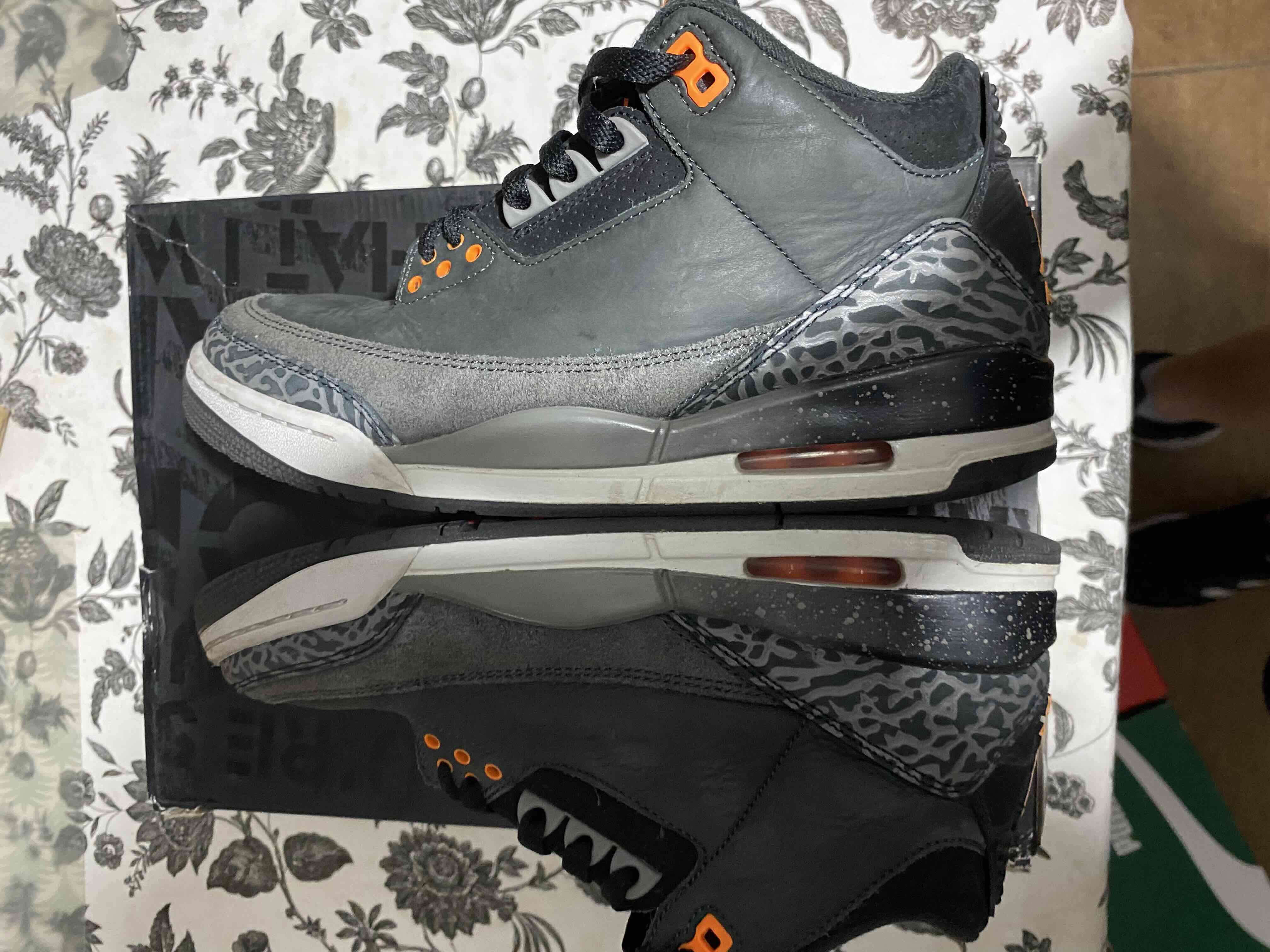 Zapatillas negras con detalles naranjas - miniatura 2