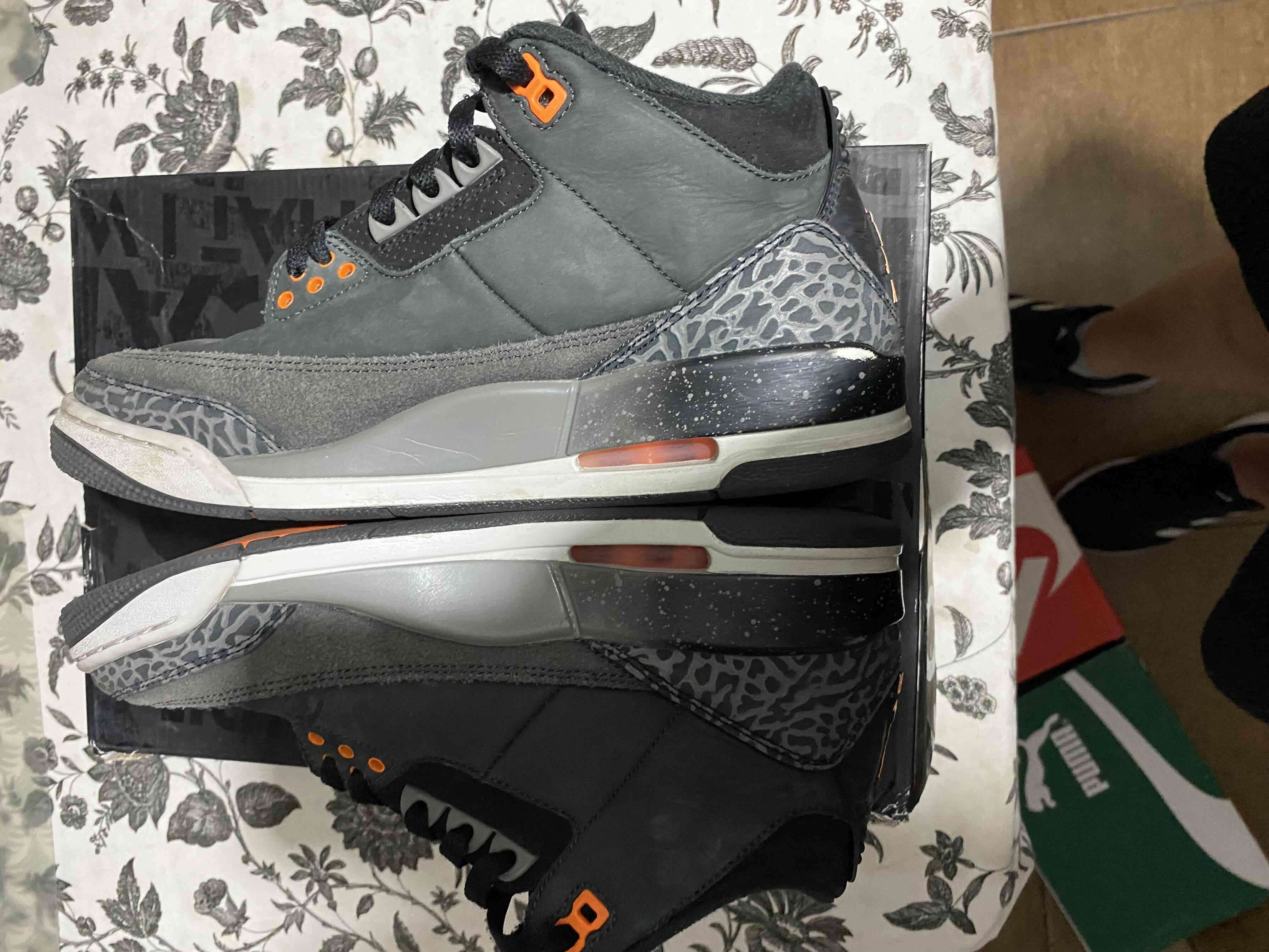 Zapatillas negras con detalles naranjas - miniatura 3