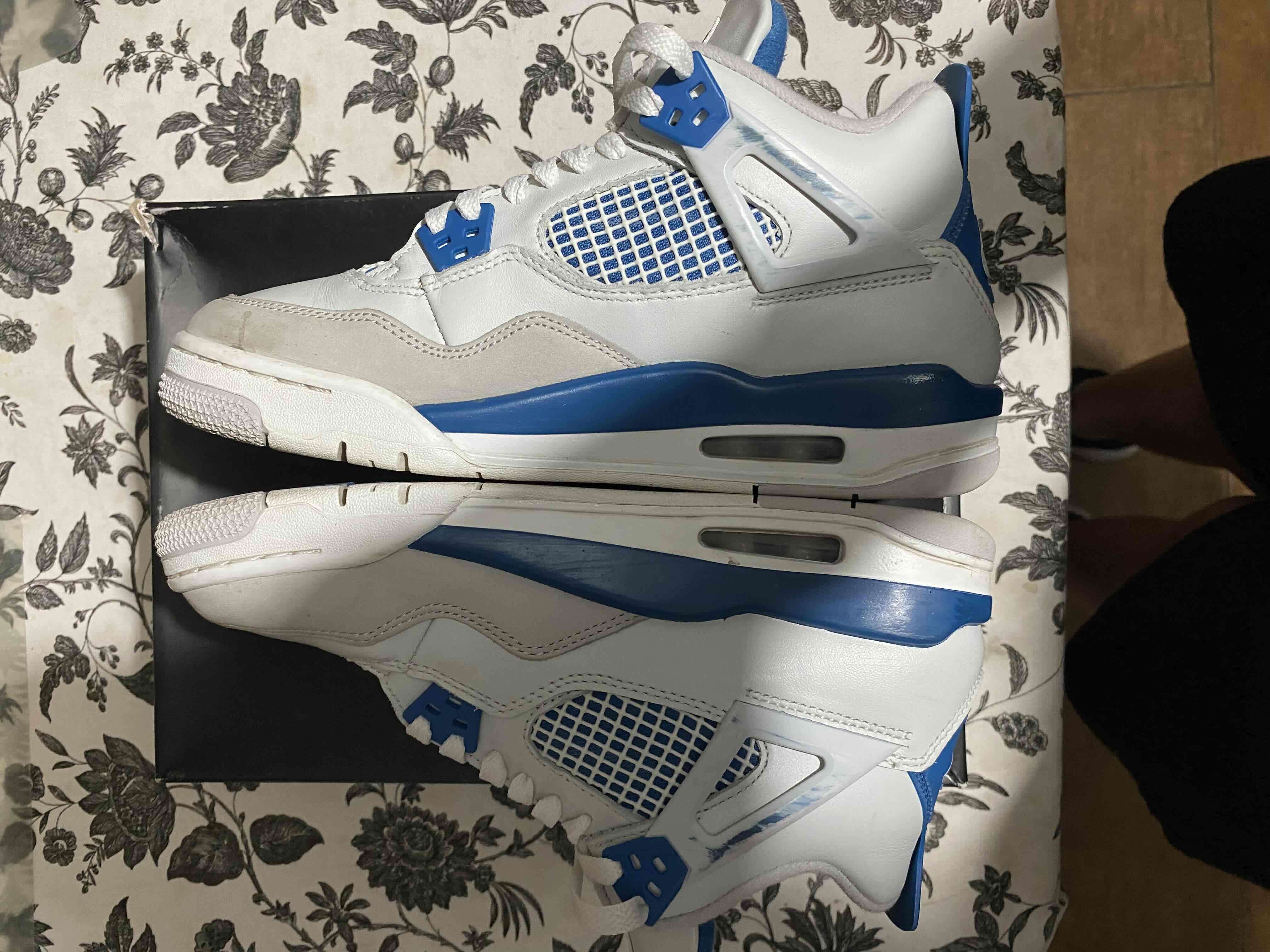 Zapatillas deportivas blancas y azules - miniatura 2