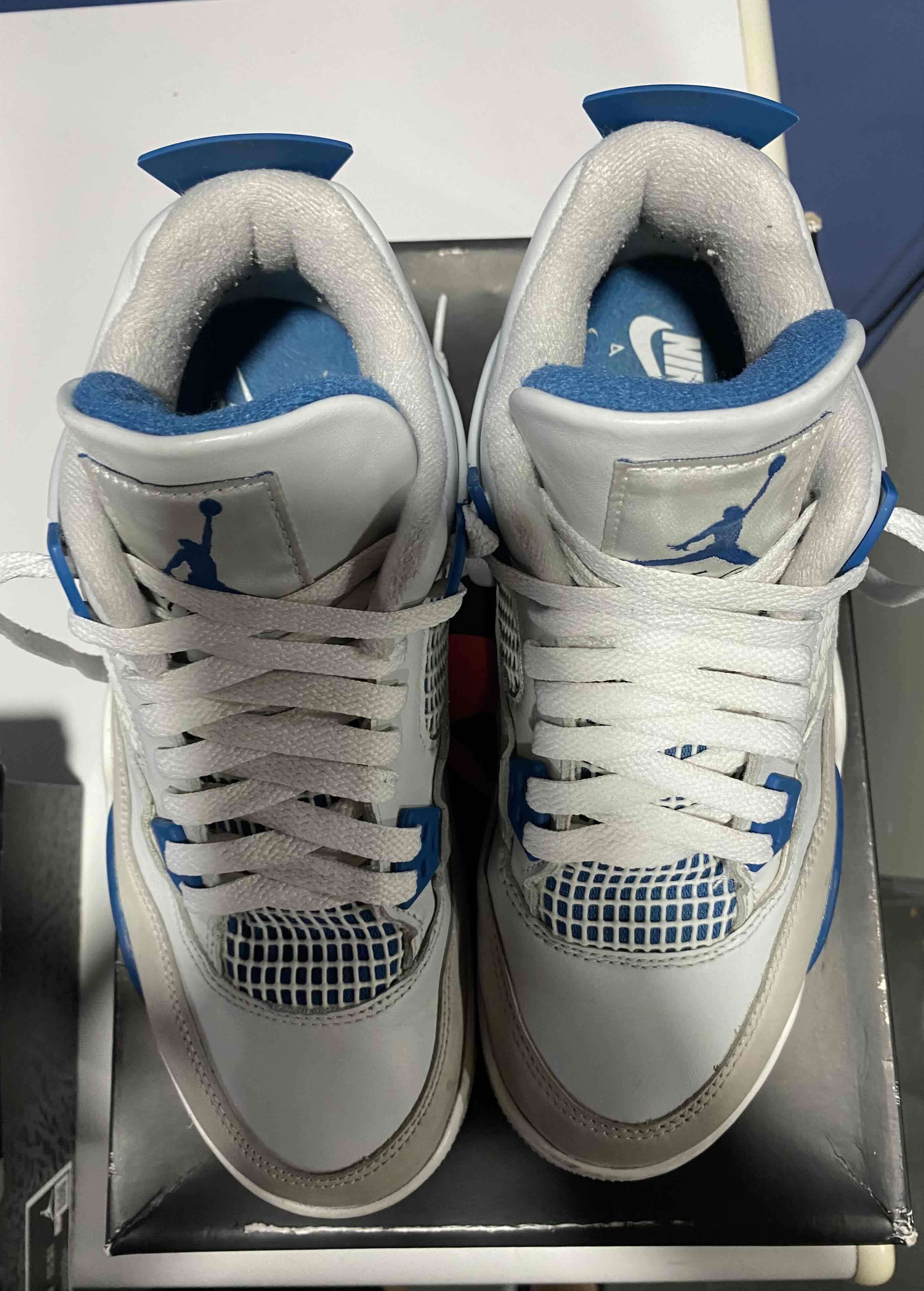 Zapatillas deportivas blancas y azules - miniatura 3