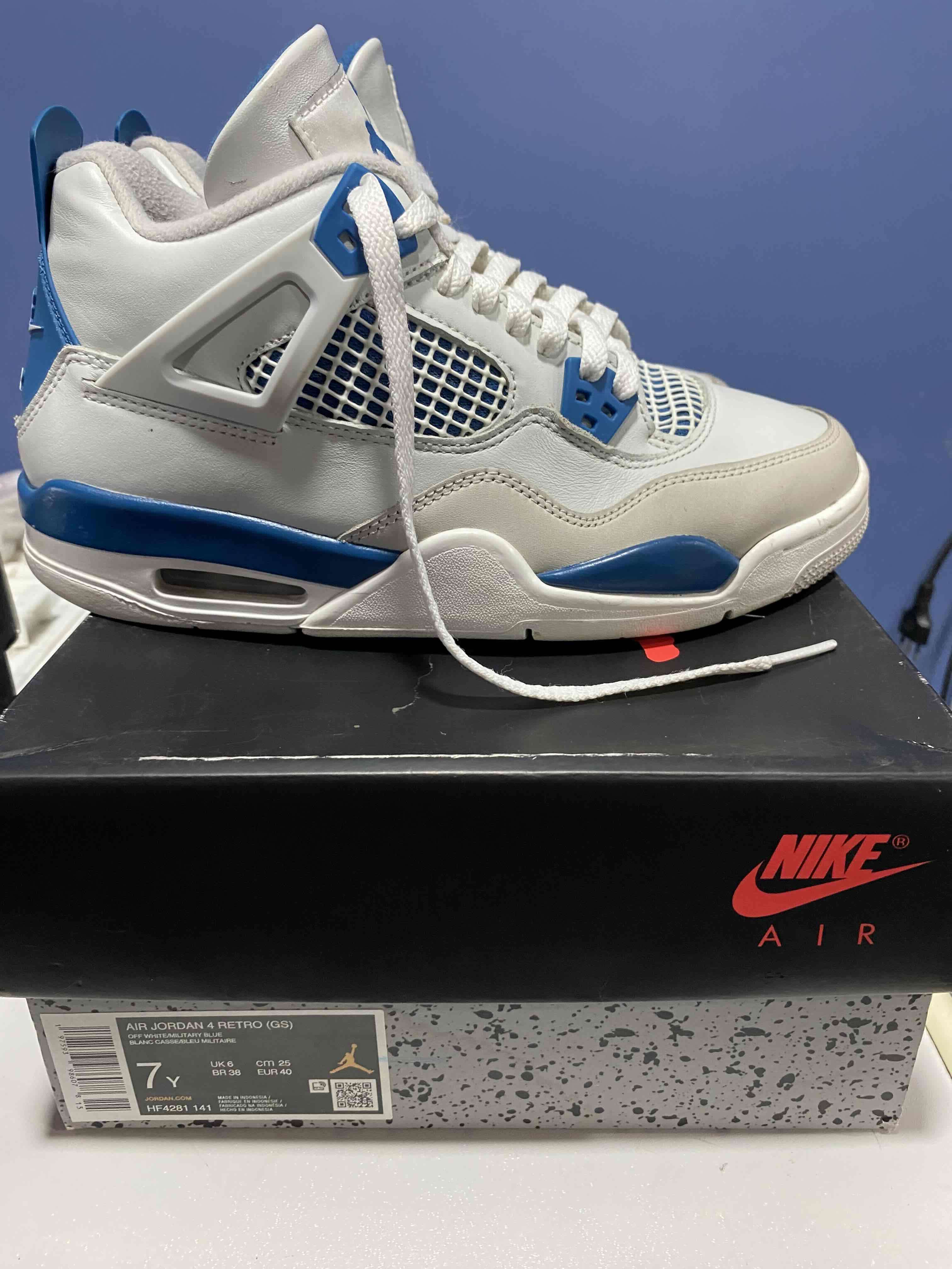 Zapatillas deportivas blancas y azules - miniatura 4