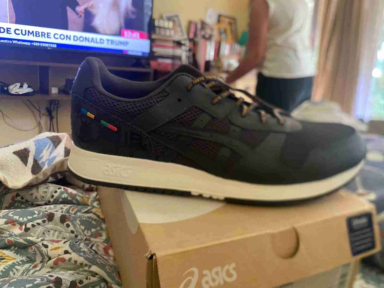 Zapatillas nuevas  negras deportivas - miniatura 2