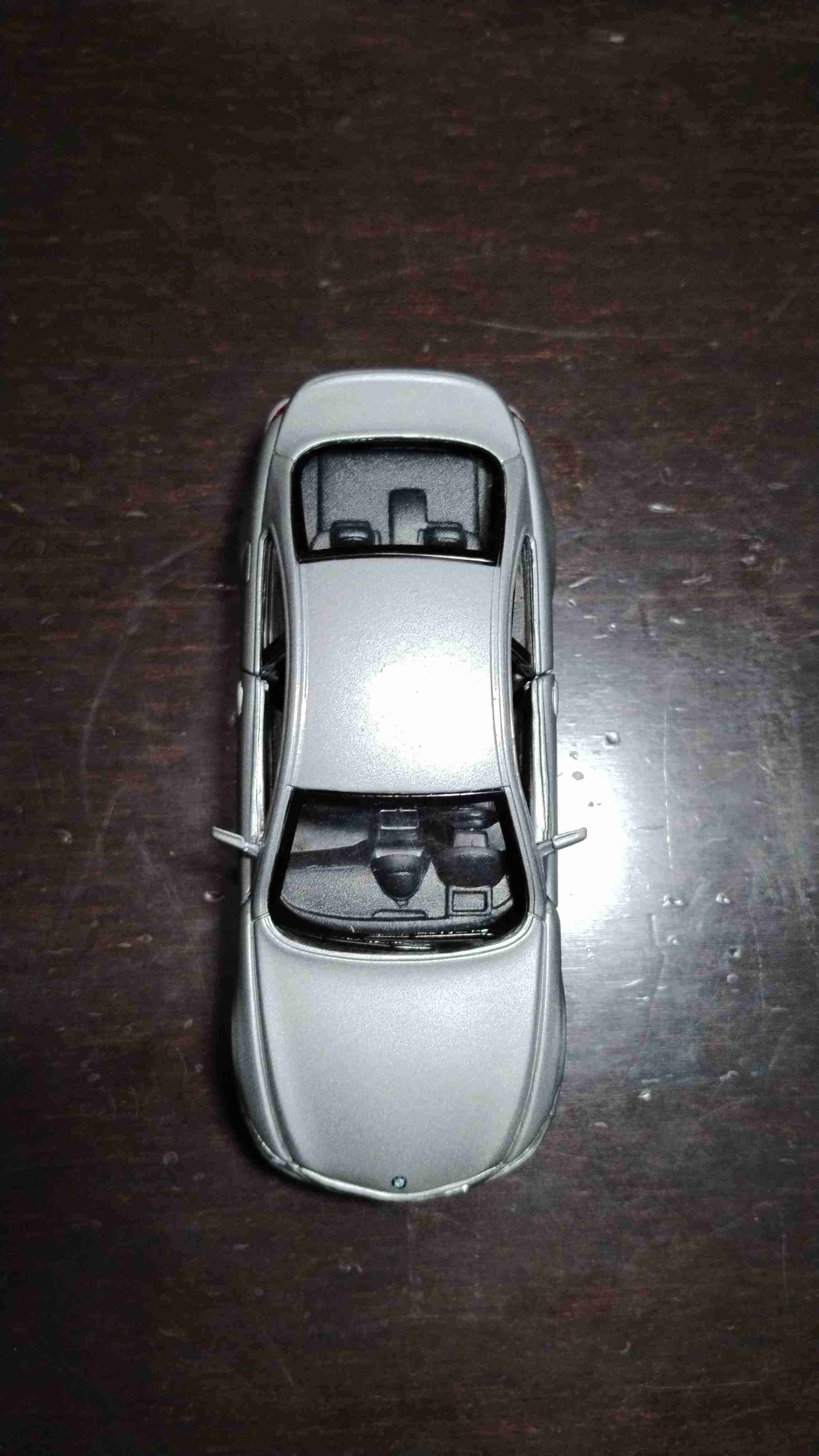 Auto a escala BMW plateado - miniatura 5