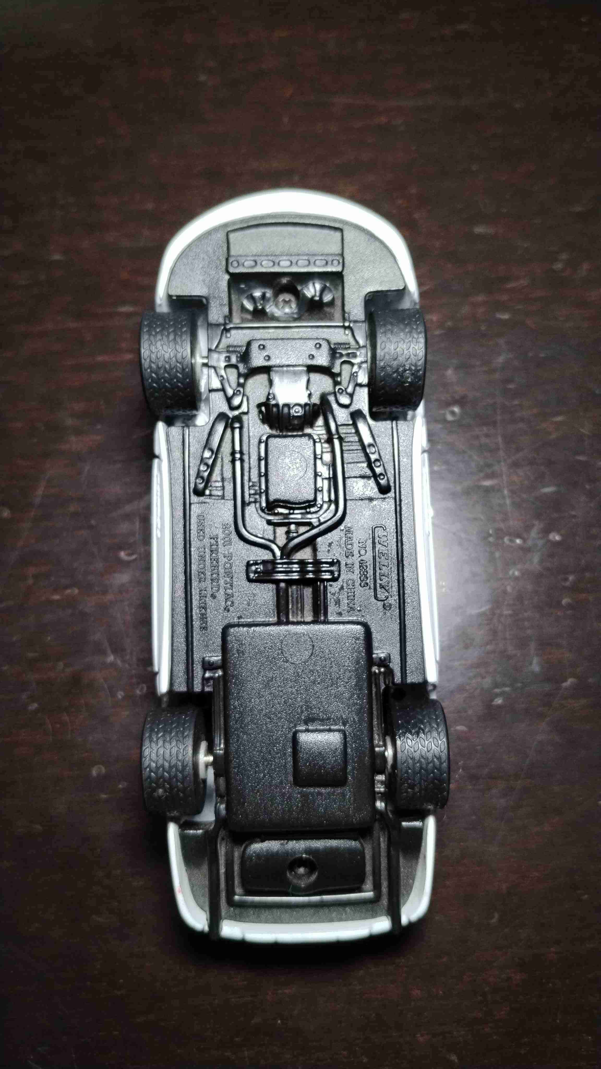 Auto a escala BMW plateado - miniatura 6