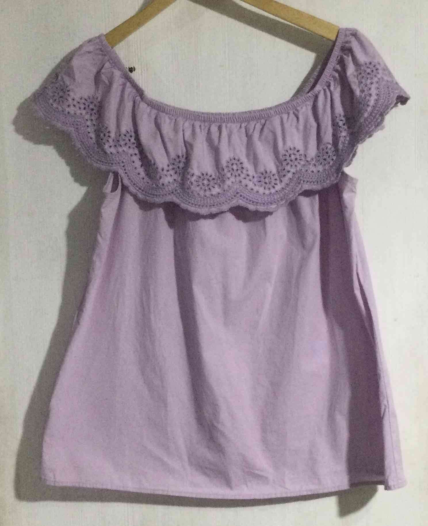 Blusa roja cuello bordado - miniatura 3