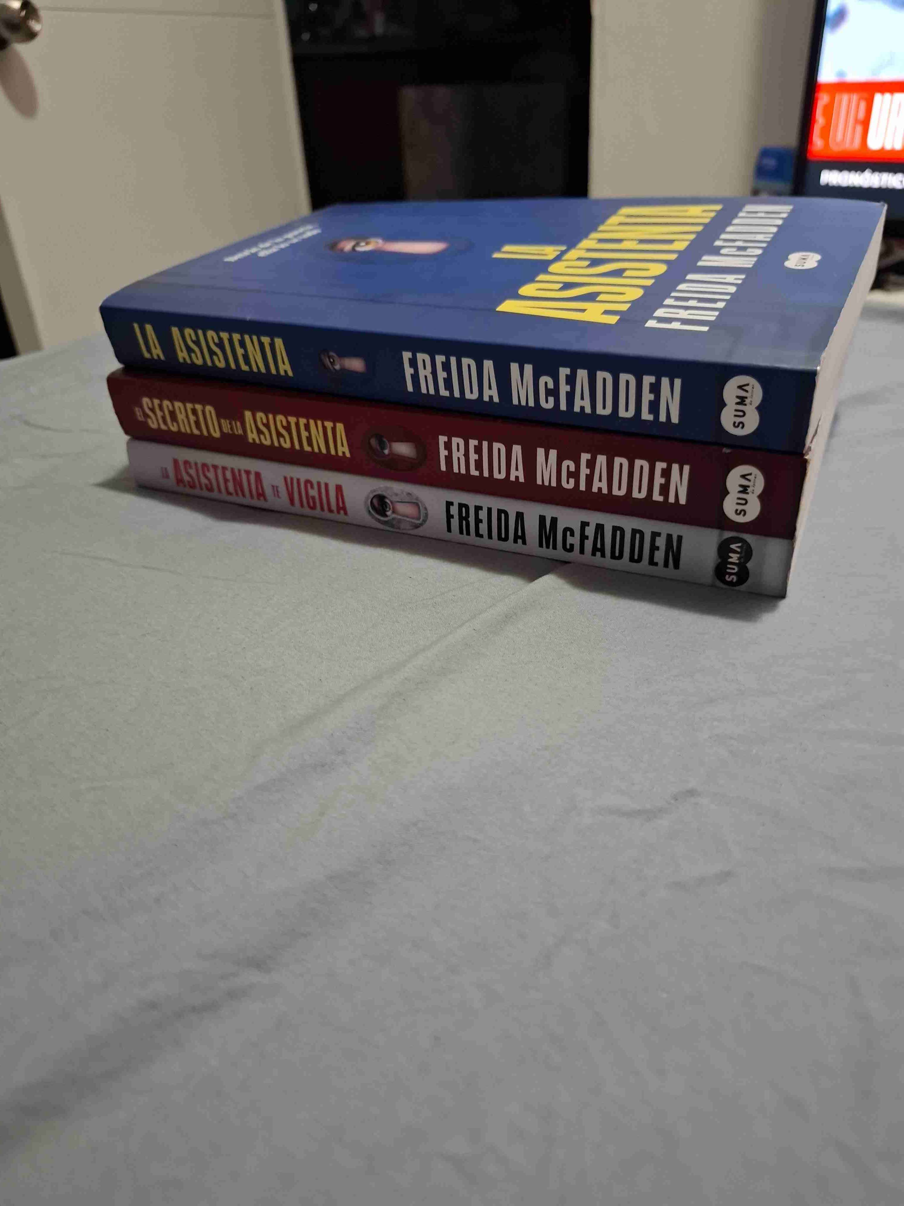 Libro 'La Asistenta' de Freida McFadden - miniatura 4