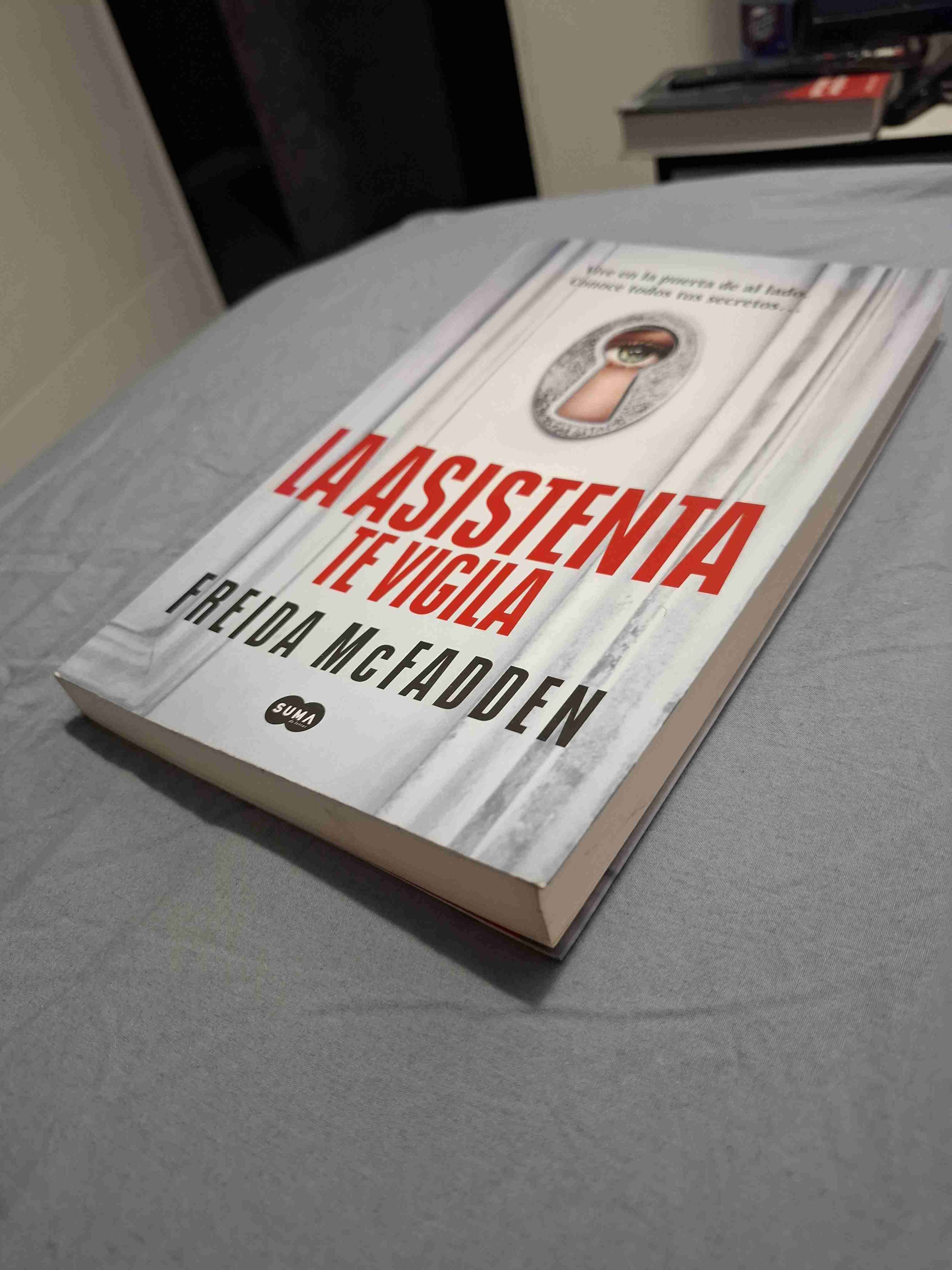 Libro 'La Asistenta' de Freida McFadden - miniatura 5