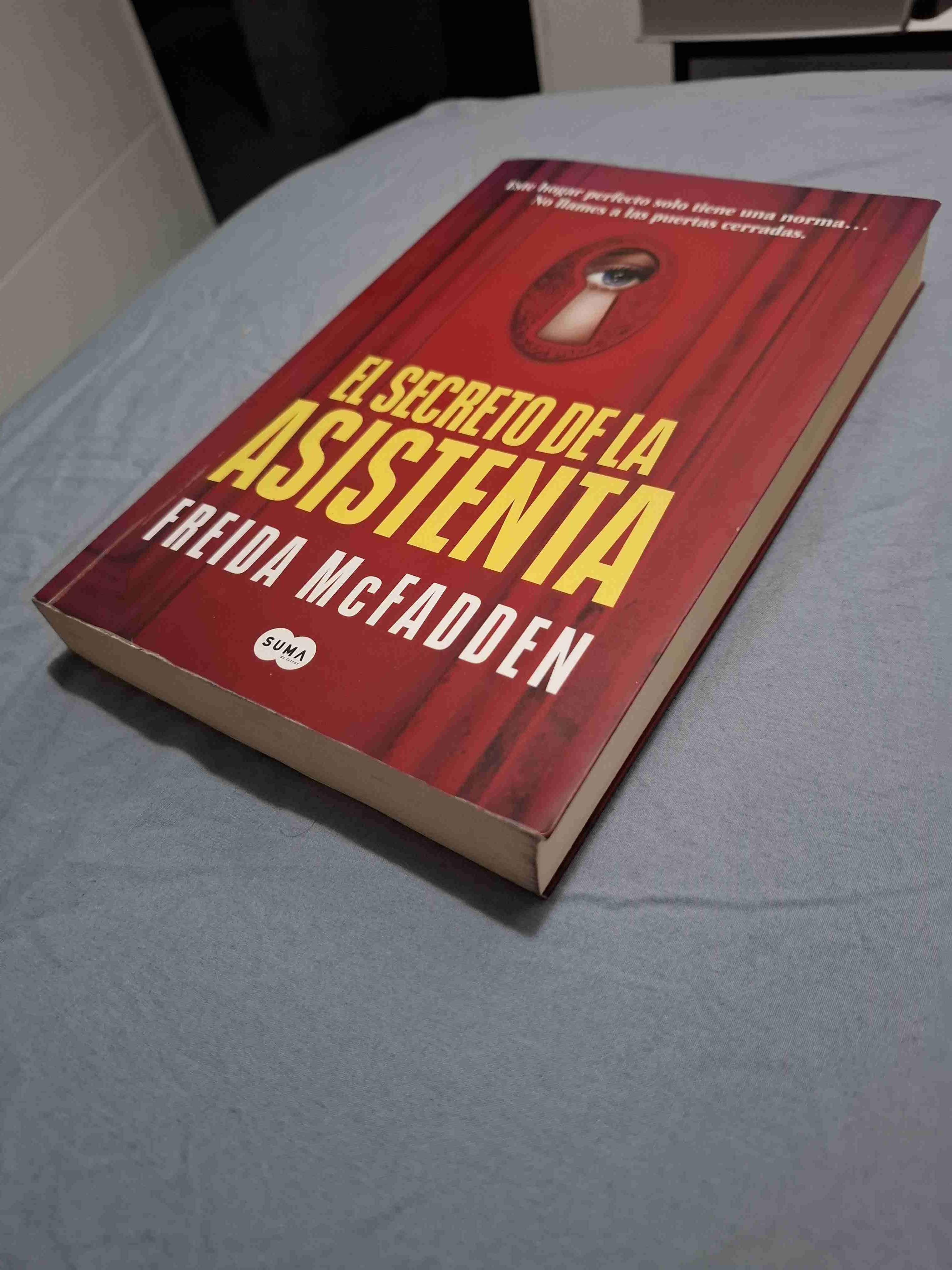 Libro 'La Asistenta' de Freida McFadden - miniatura 6