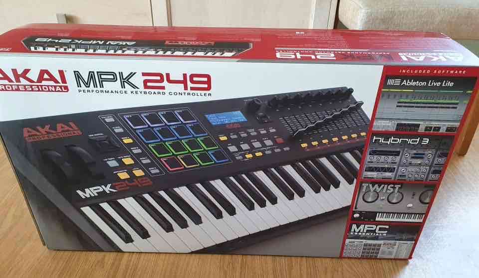 Controlador de Teclado AKAI MPK249