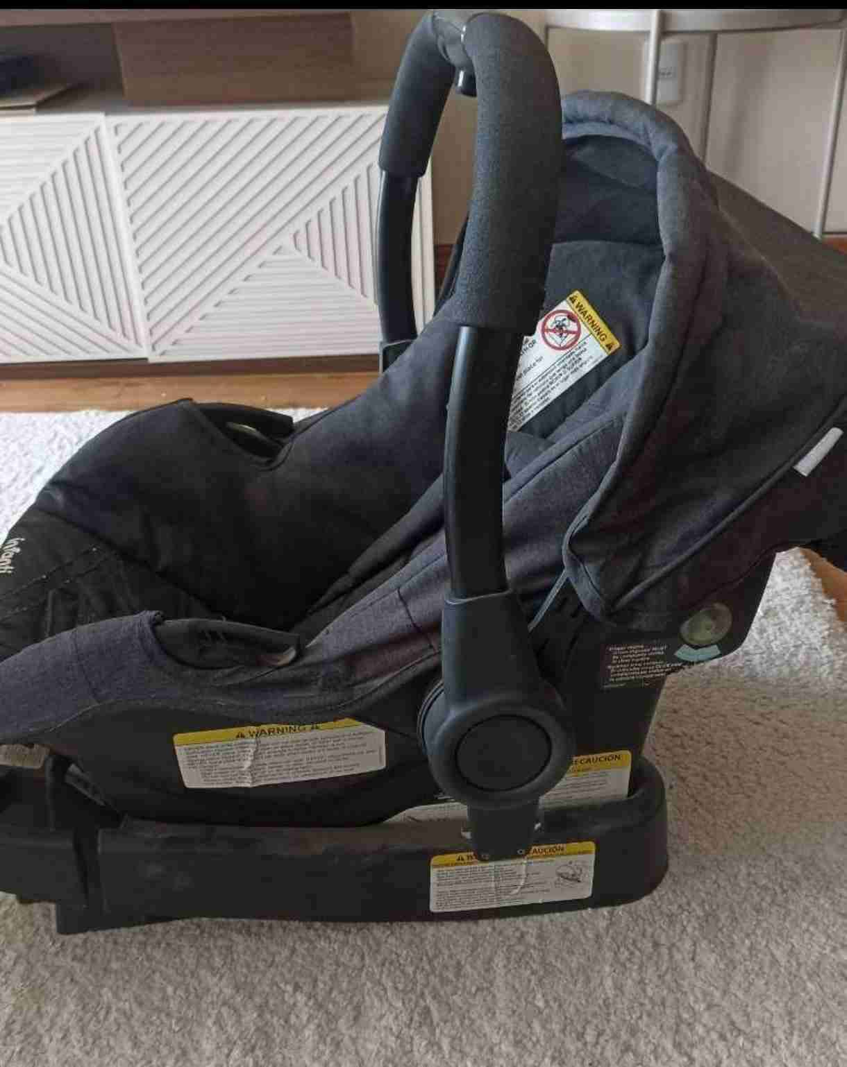 Silla de auto infantil negra - miniatura 2