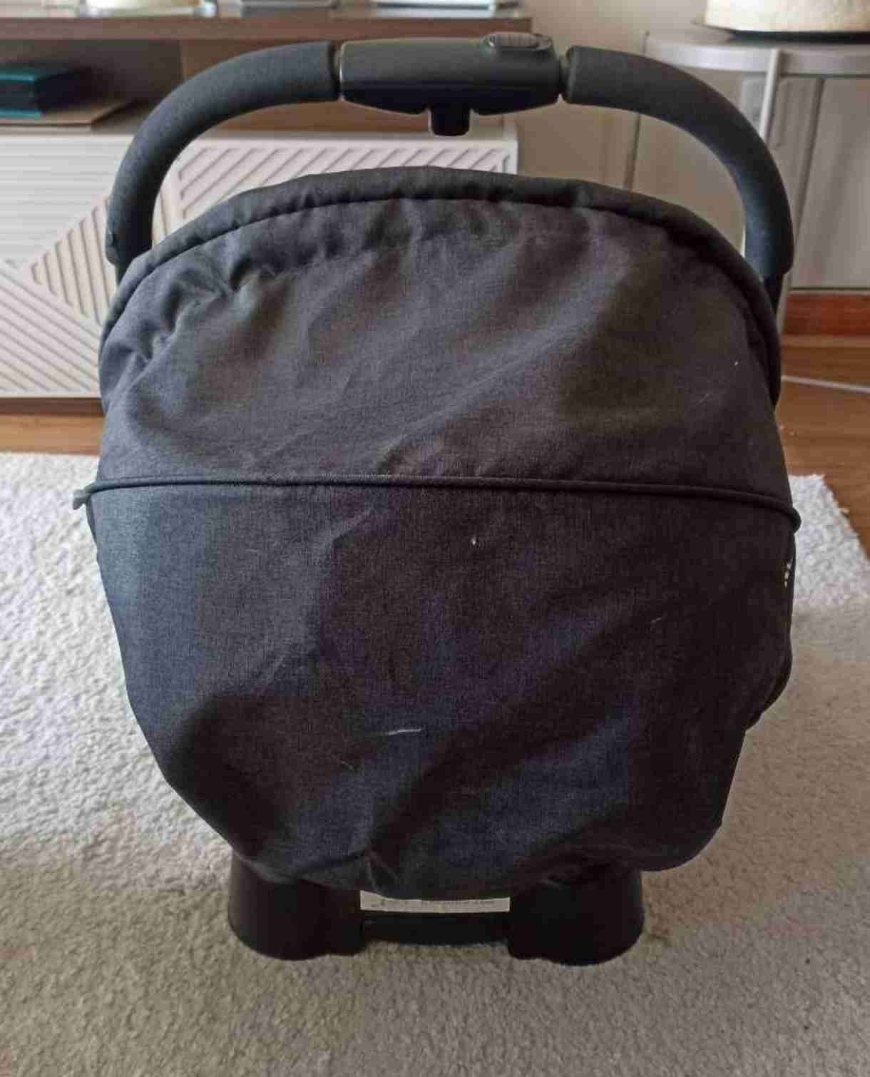 Silla de auto infantil negra - miniatura 3