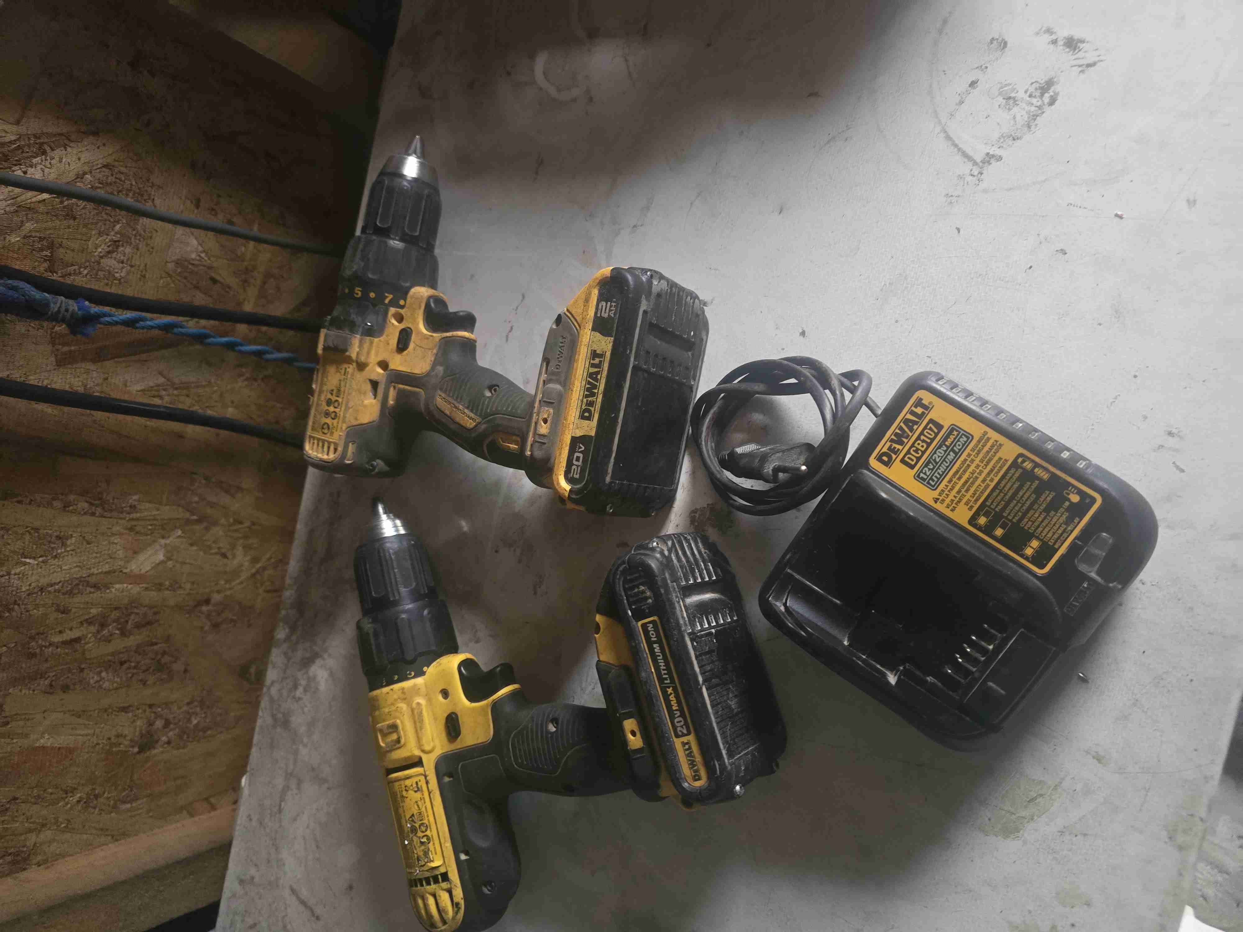 Taladros inalámbricos Dewalt con cargador