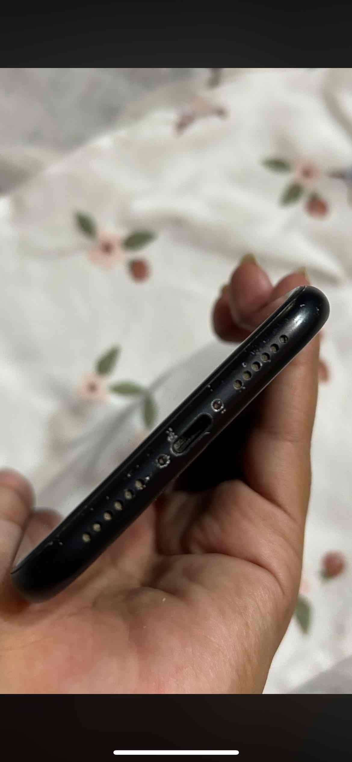 iPhone negro con cámara principal - miniatura 5