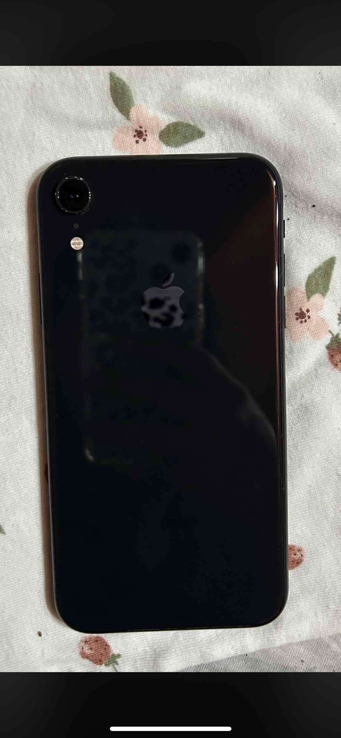 iPhone negro con cámara principal - miniatura 6