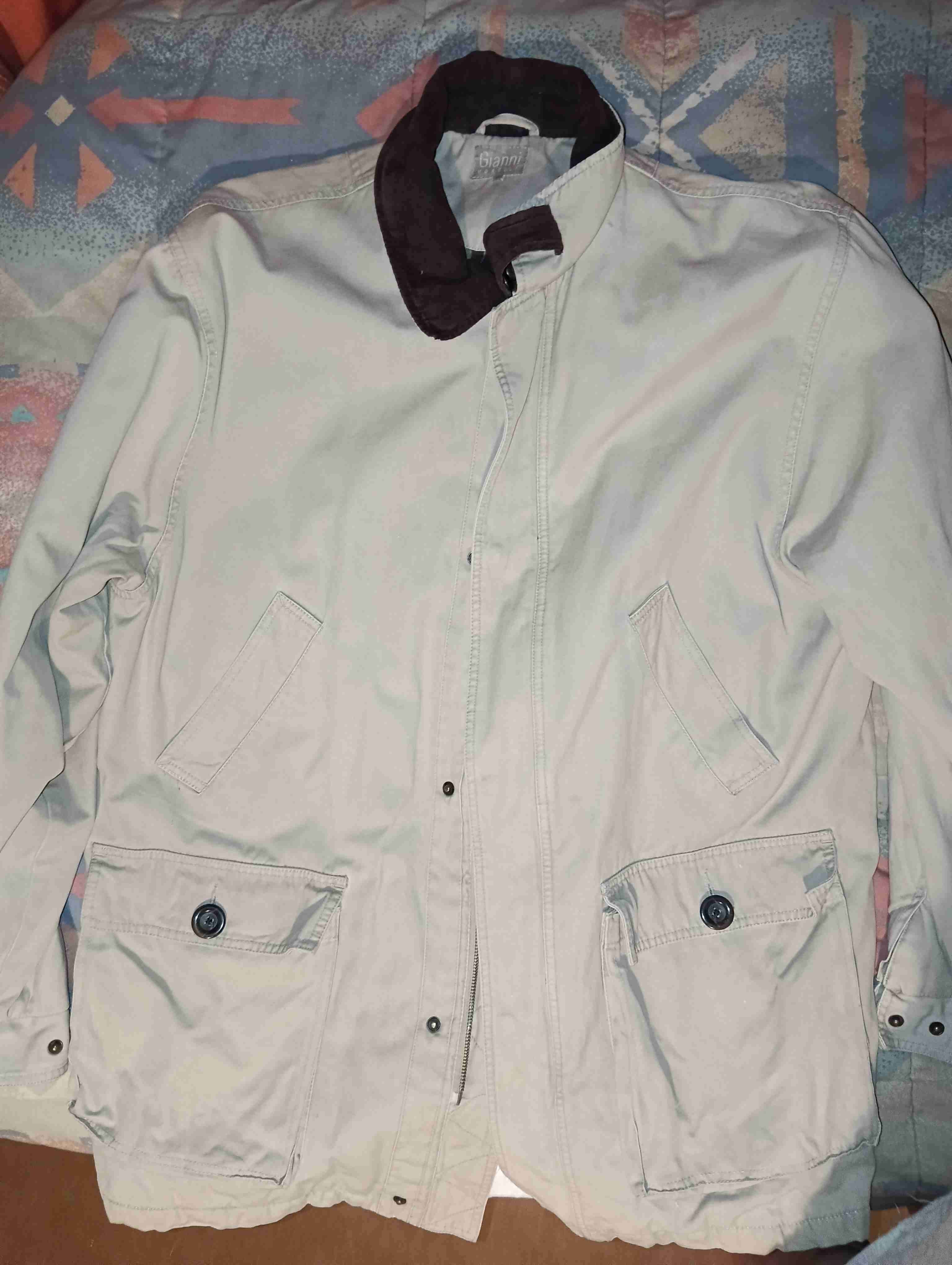 Chaqueta beige con cuello alto - miniatura 2