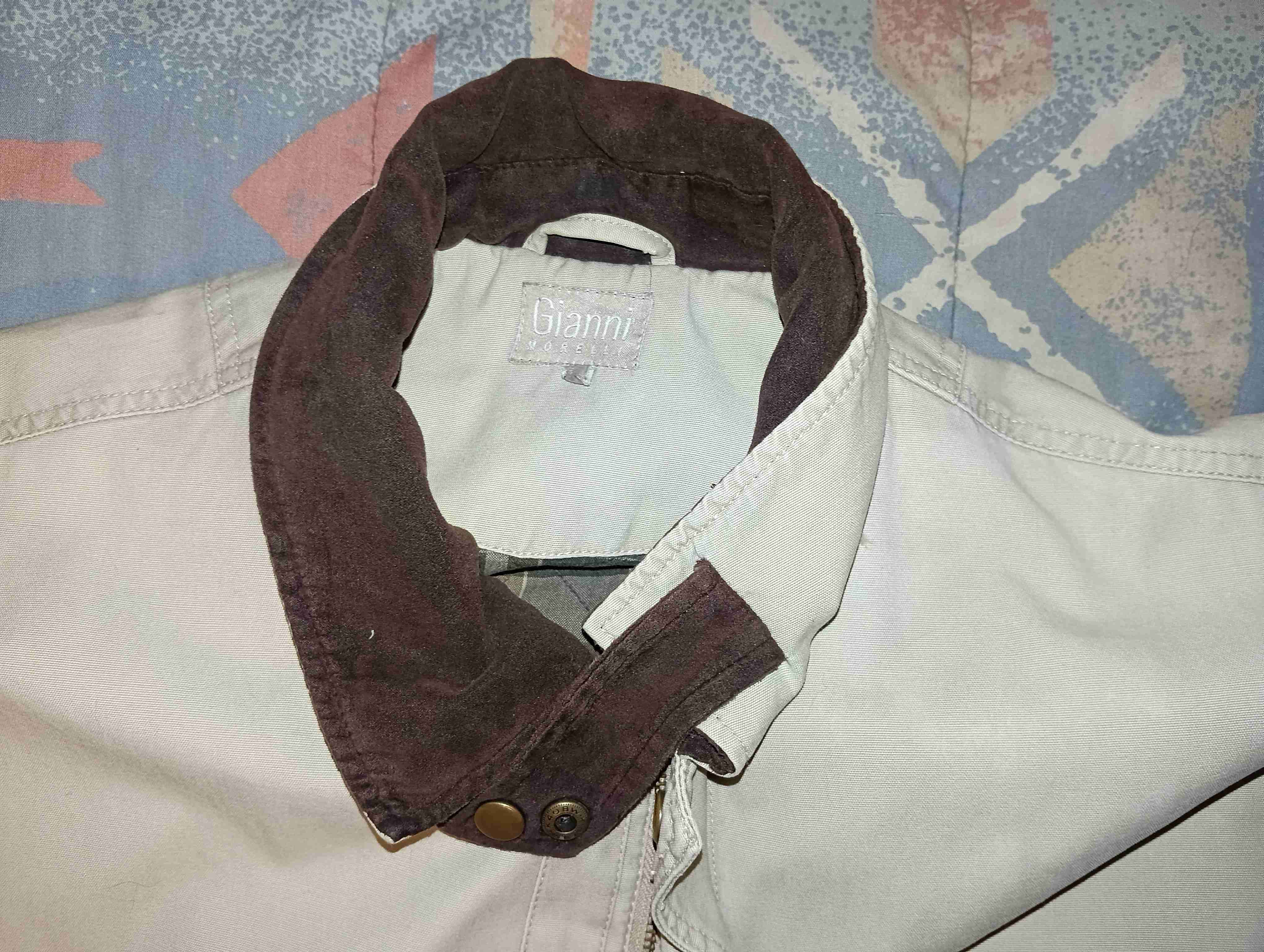 Chaqueta beige con cuello alto - miniatura 3