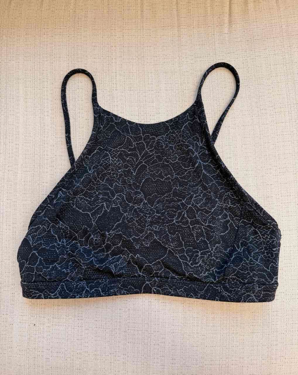 Top deportivo Lululemon 6