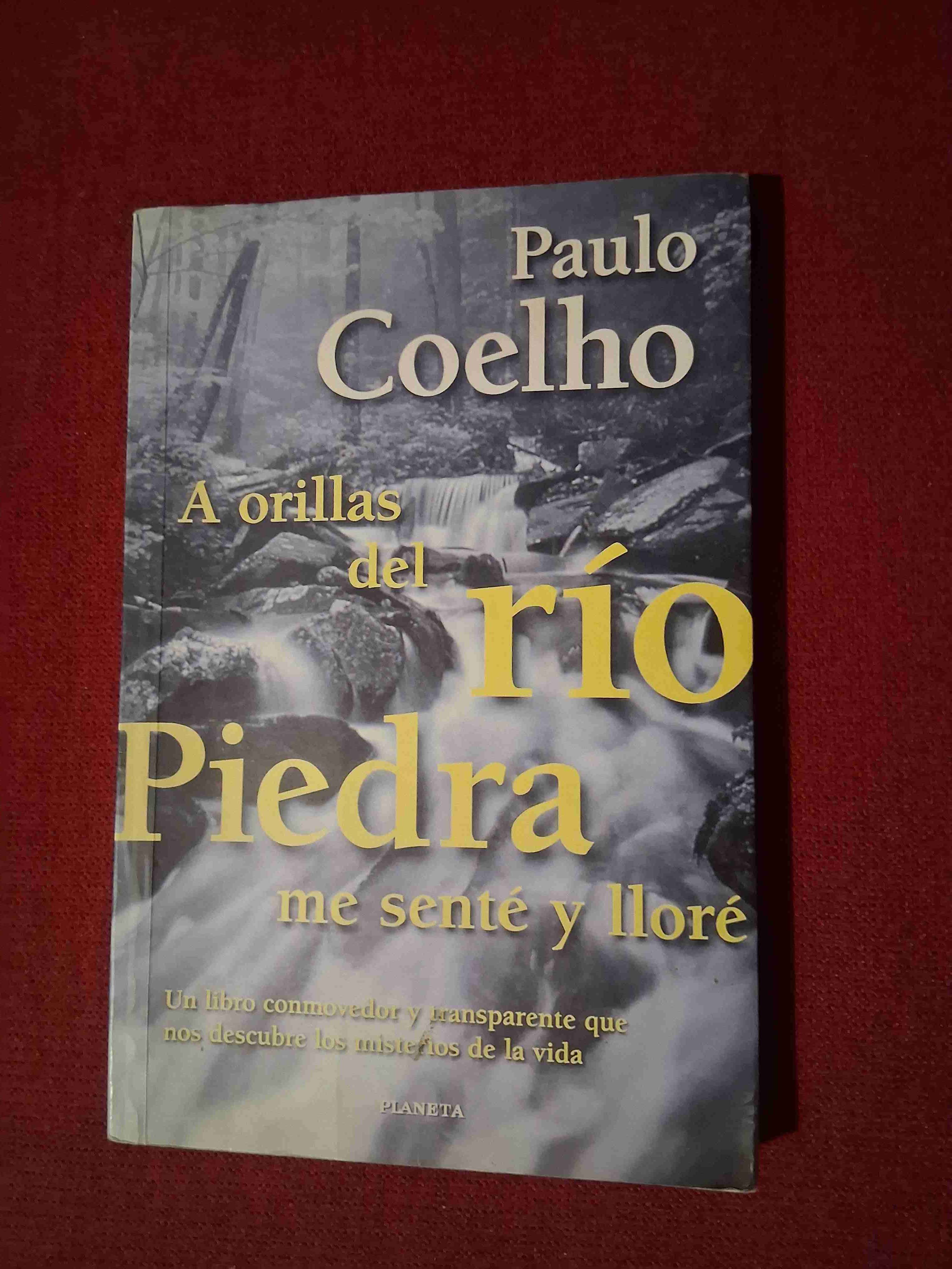 Libro 'A orillas del río Piedra'