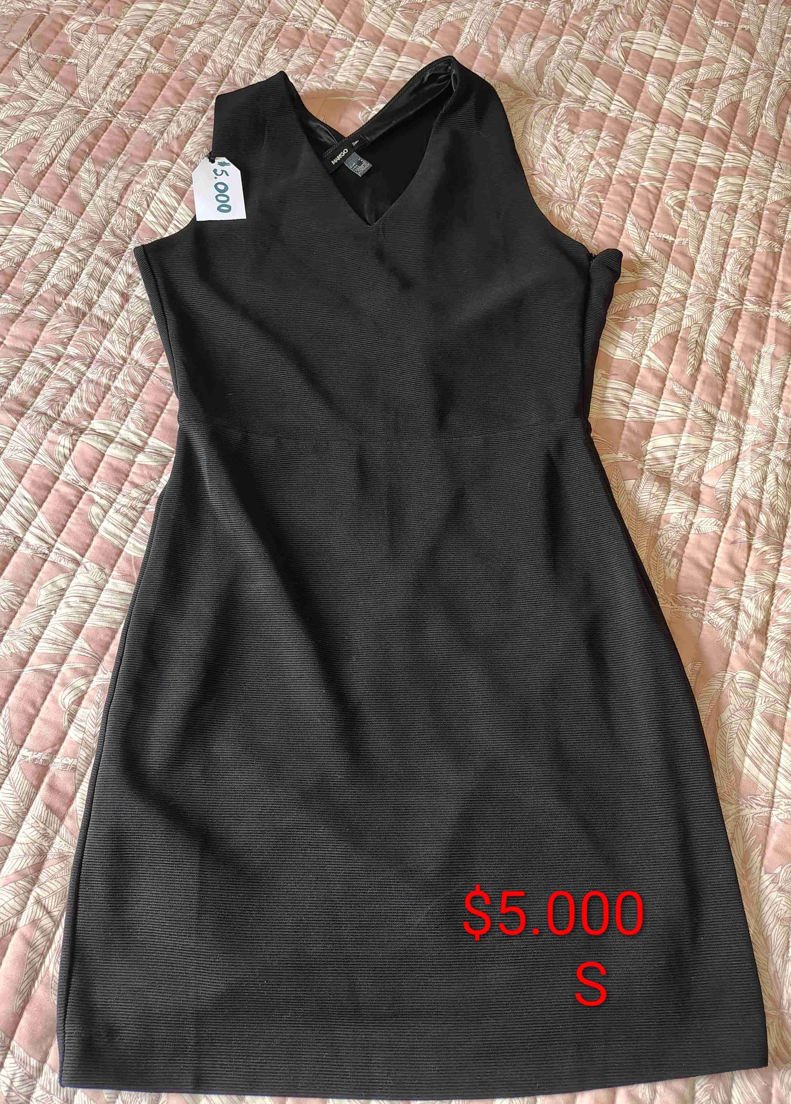 Vestido negro sin mangas