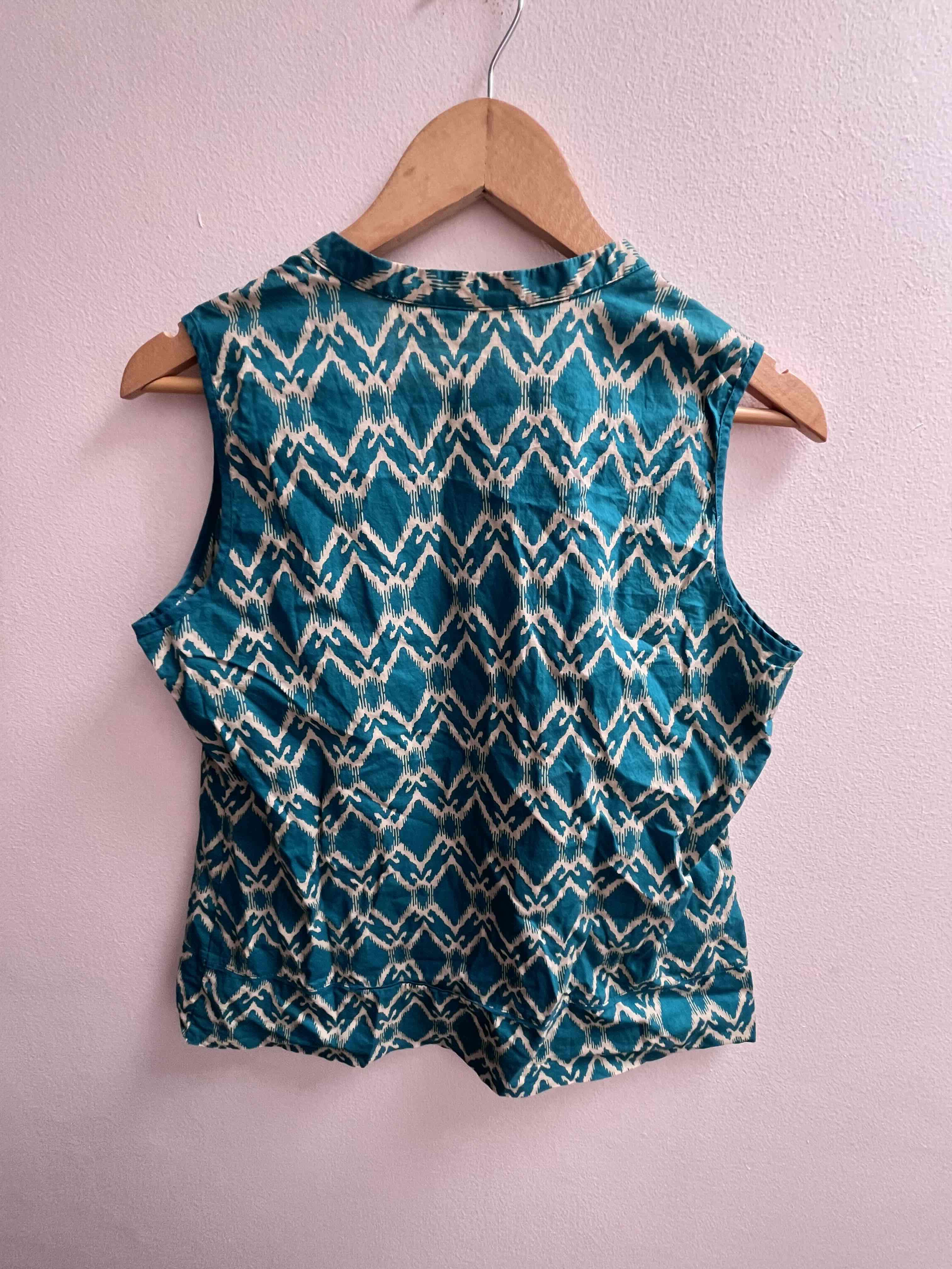 Blusa sin mangas azul estampada - miniatura 4