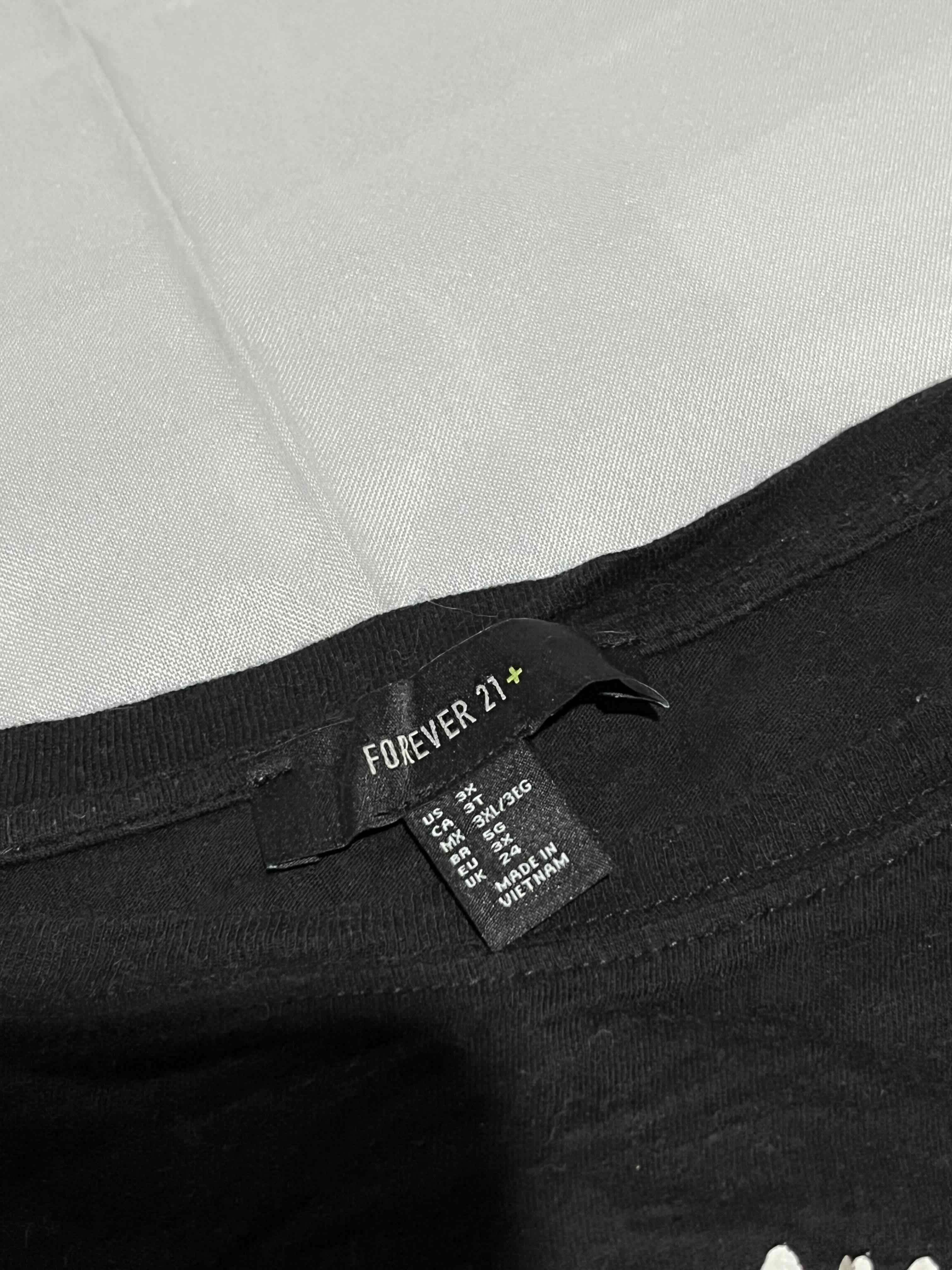 Polera negra con margaritas - 3XL - miniatura 3