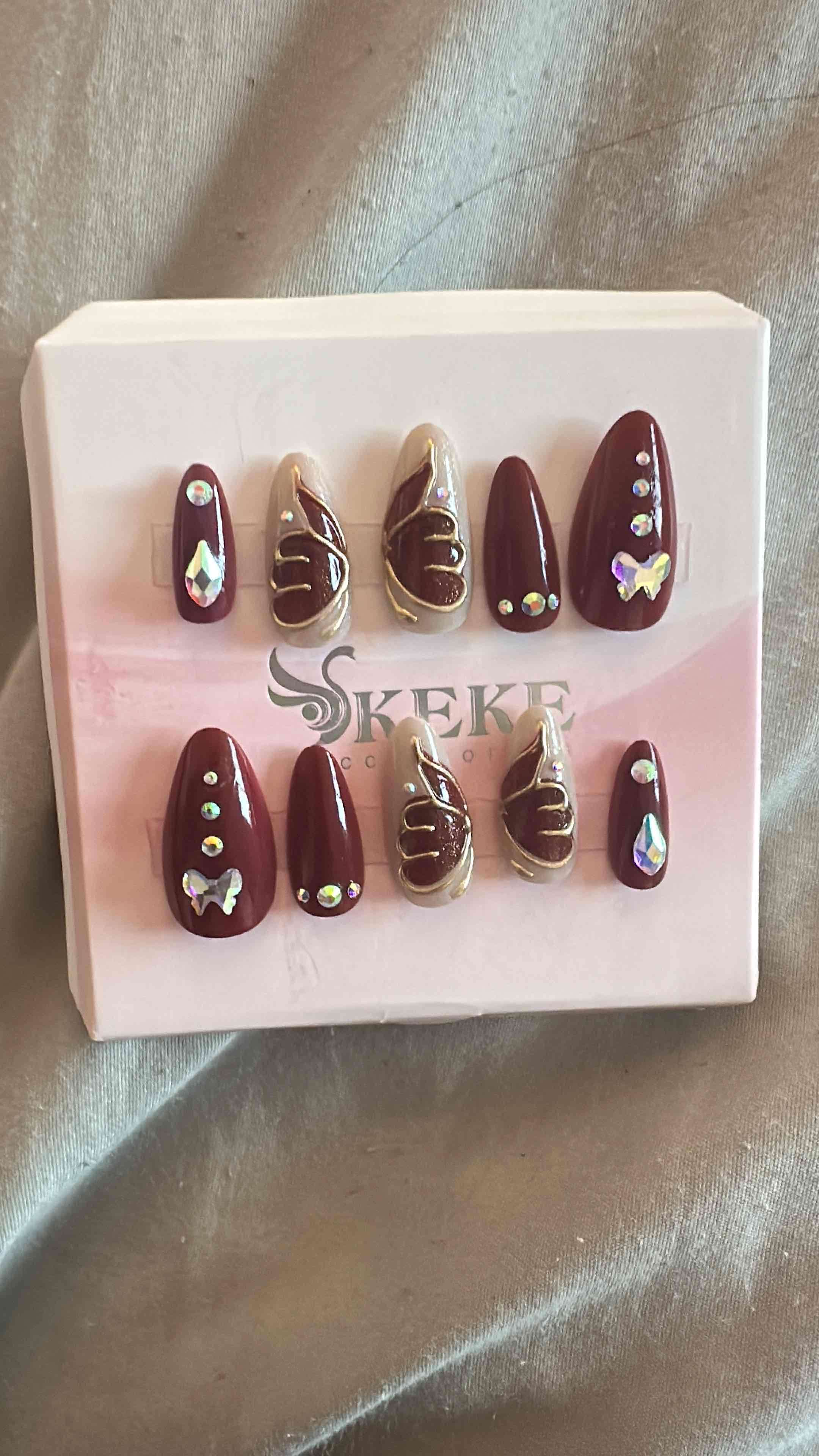 Uñas postizas decoradas