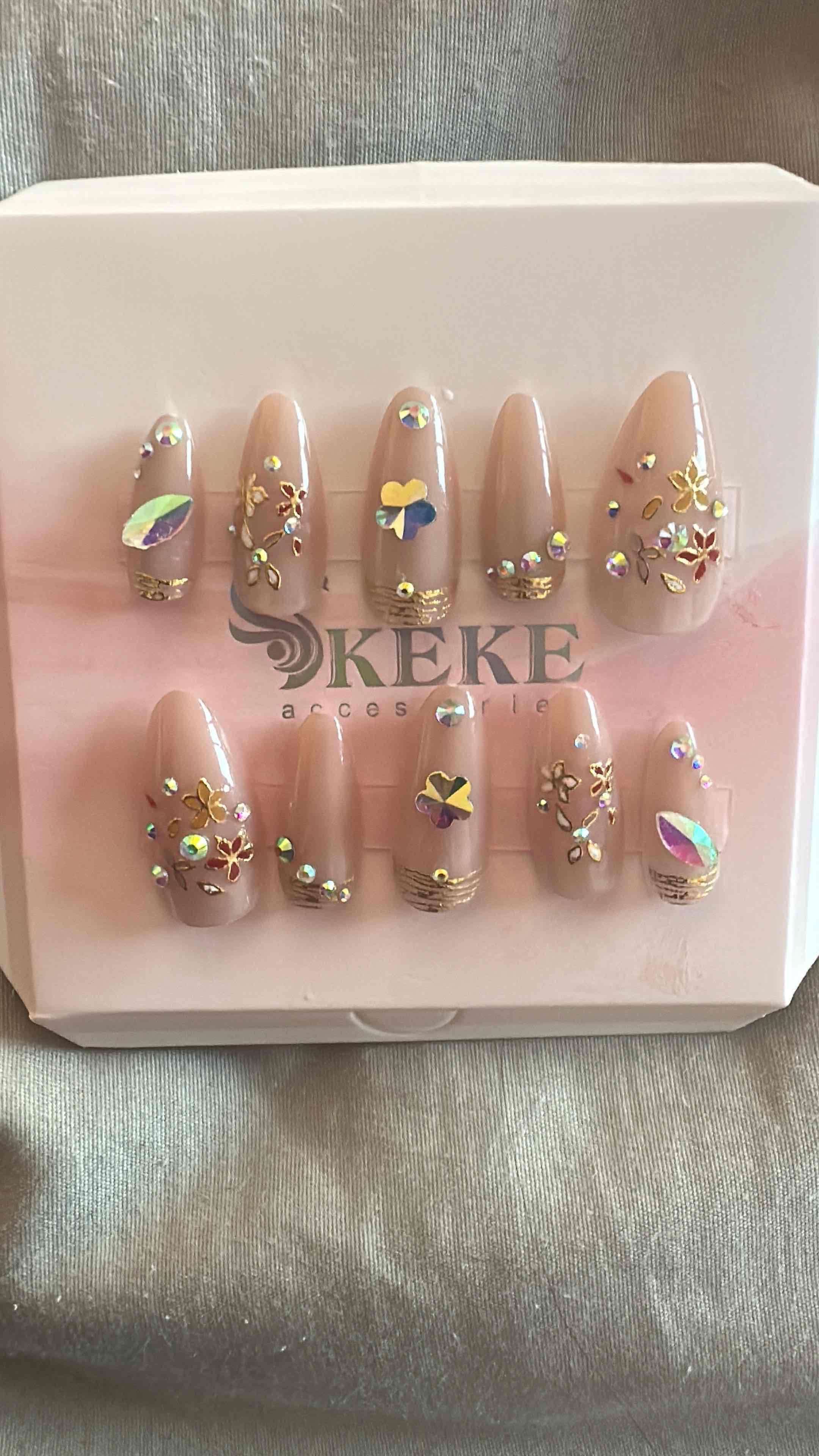 Uñas postizas decoradas elegantes