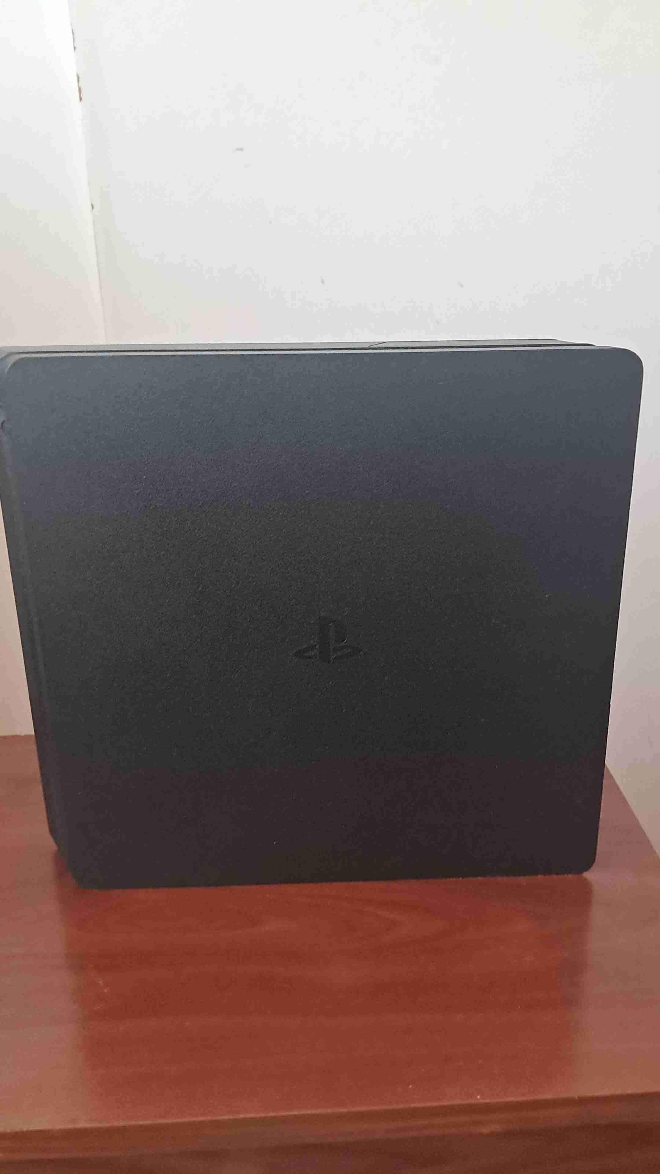 Consola PS4 con juegos y control - miniatura 3