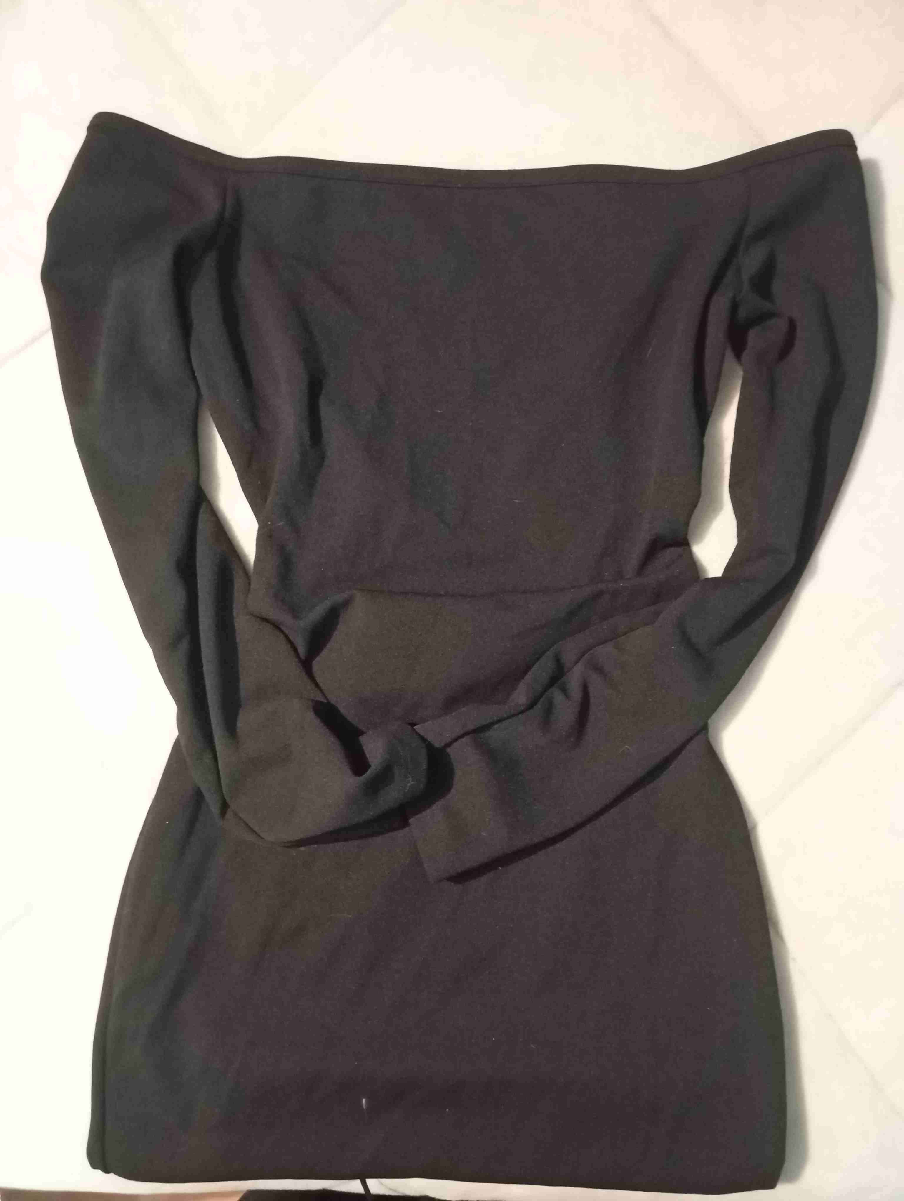 Vestido negro espalda descubierta - miniatura 2