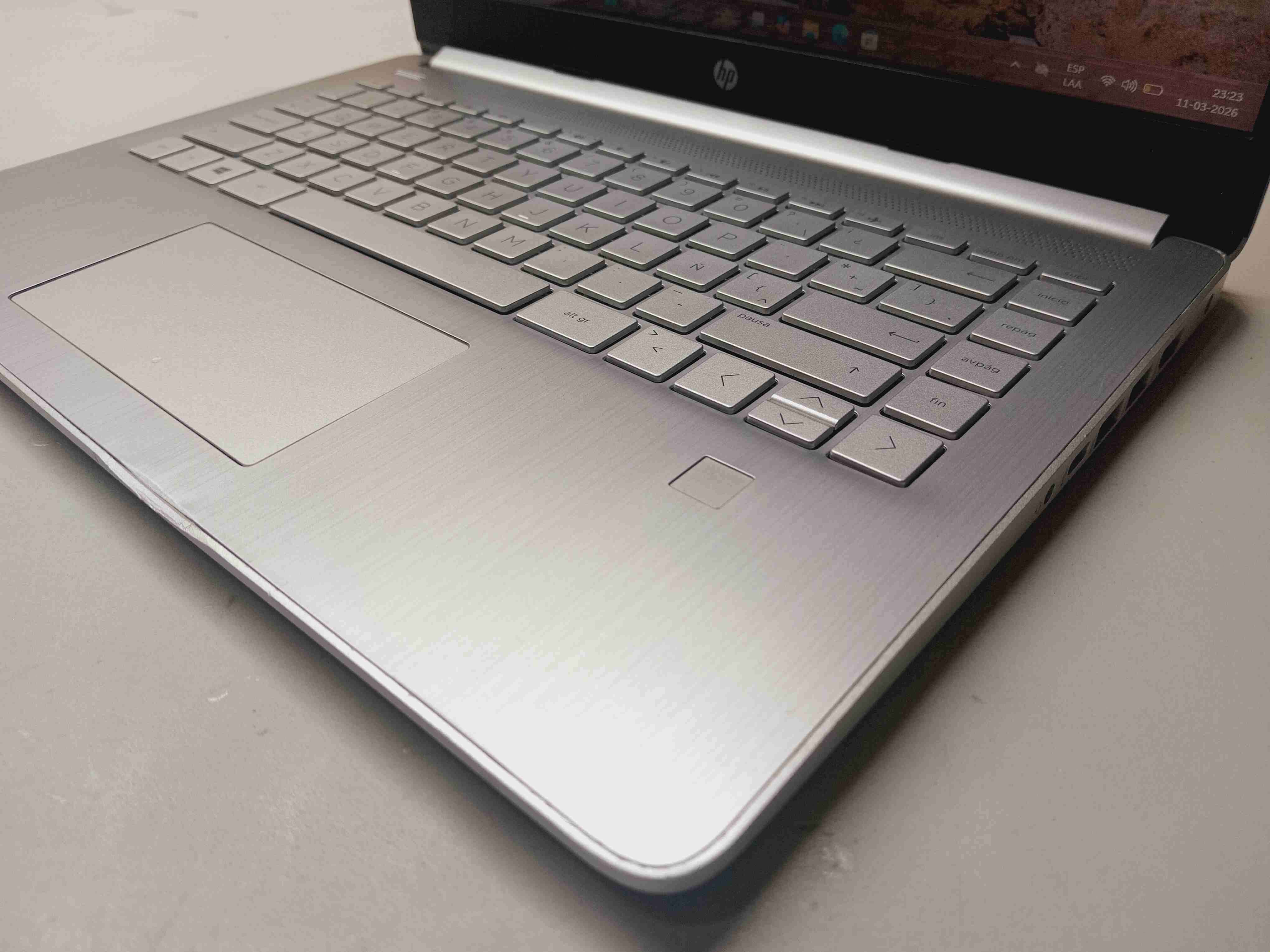 Notebook  HP 14 pulgadas plateada - miniatura 5
