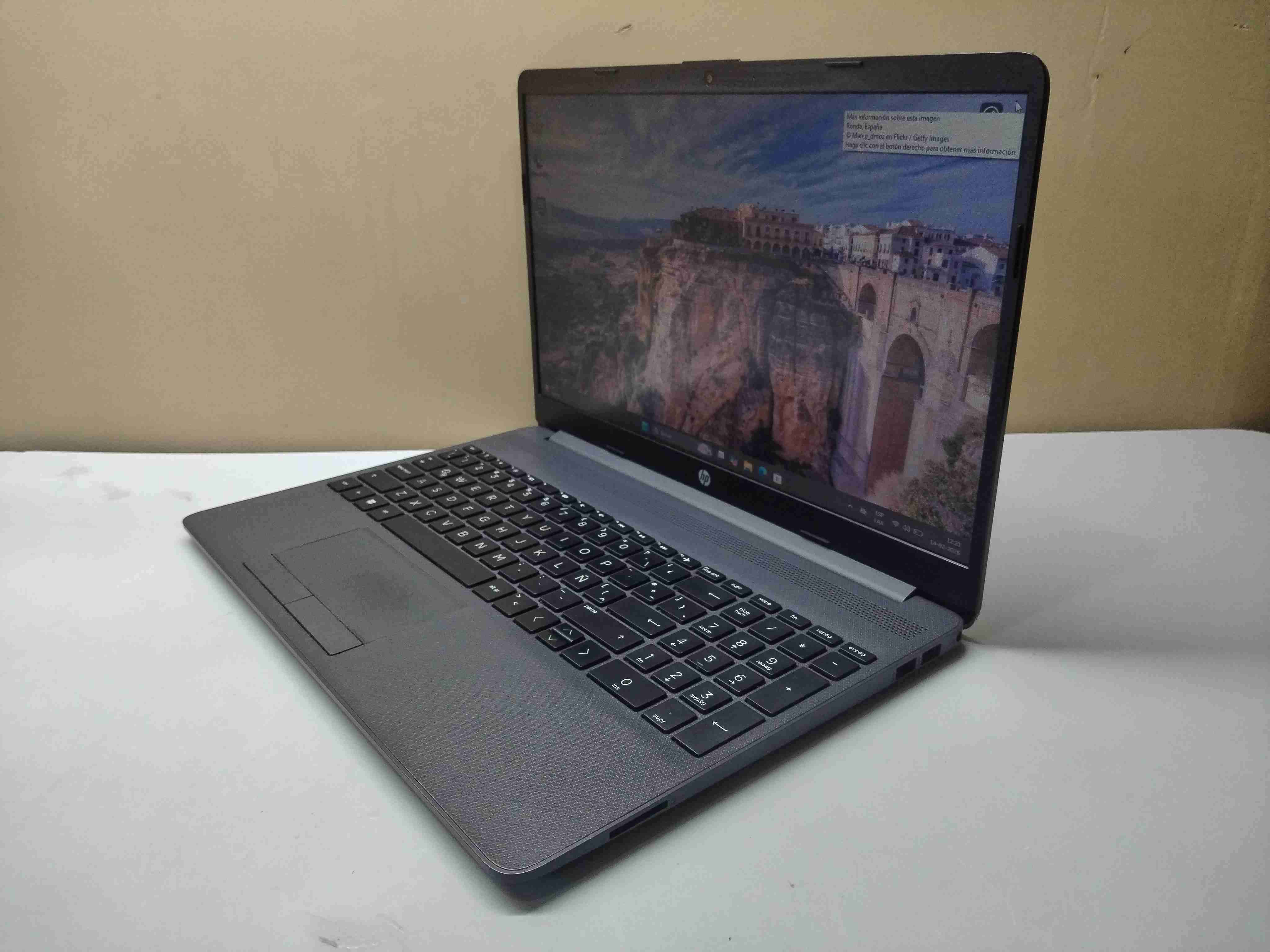 Notebook HP 255 G8 Semigamer Pantalla 15,6" - miniatura 2