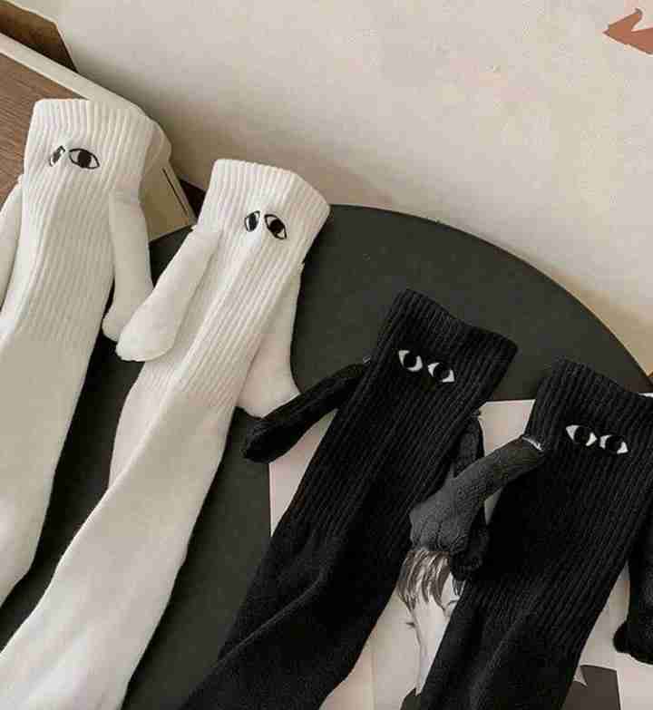 Calcetines largos con ojos bordados