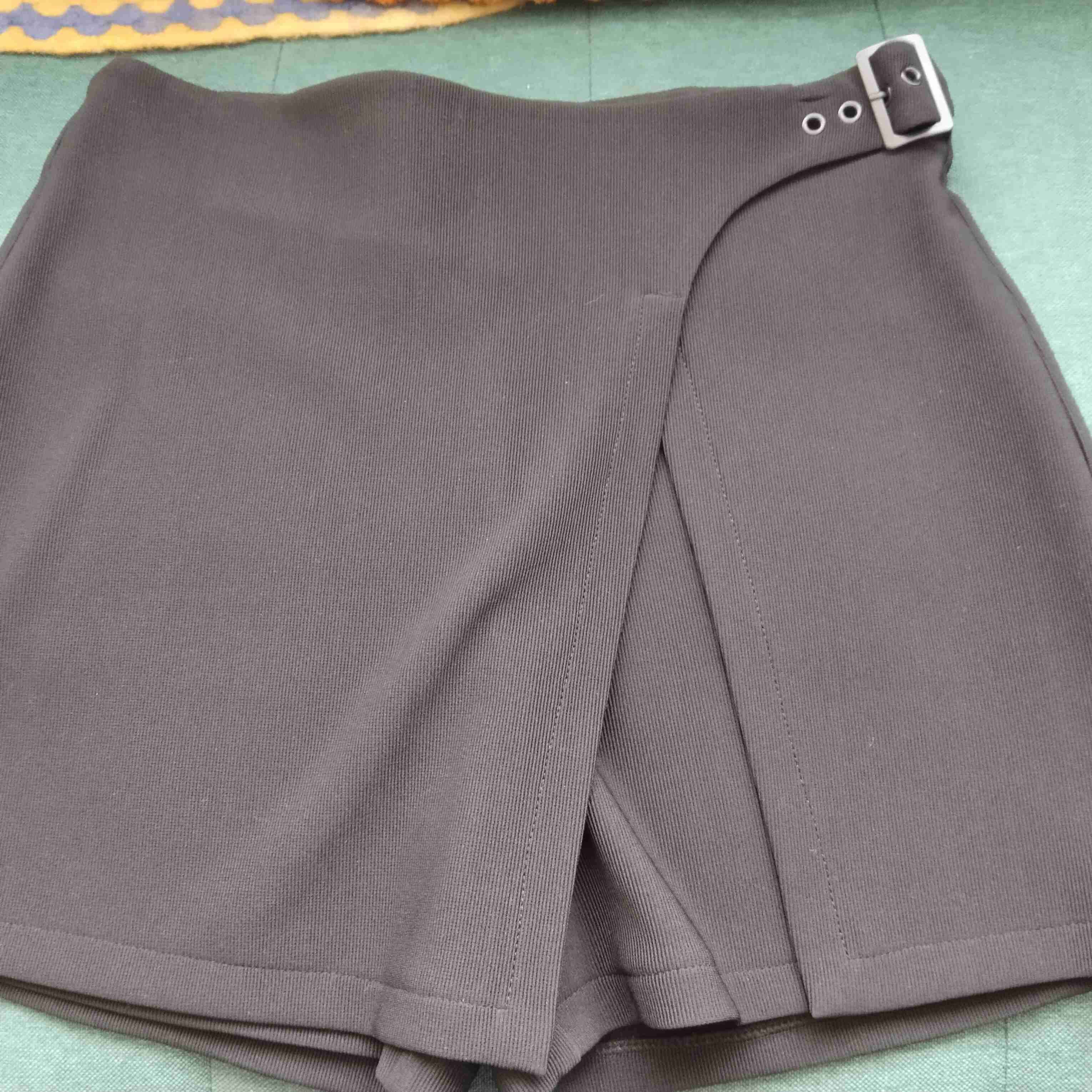 Falda short marca IO