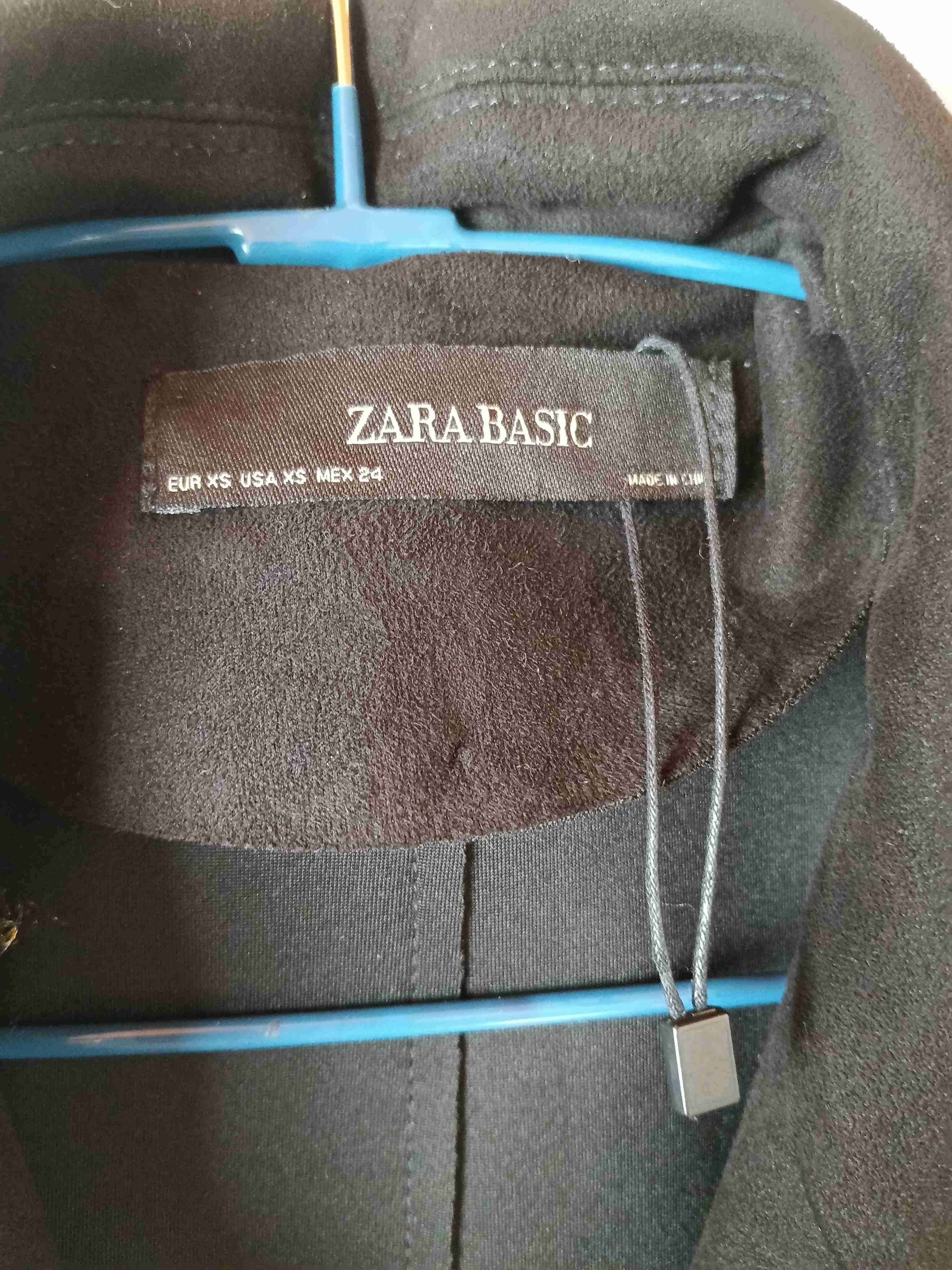 Abrigo negro elegante - miniatura 4