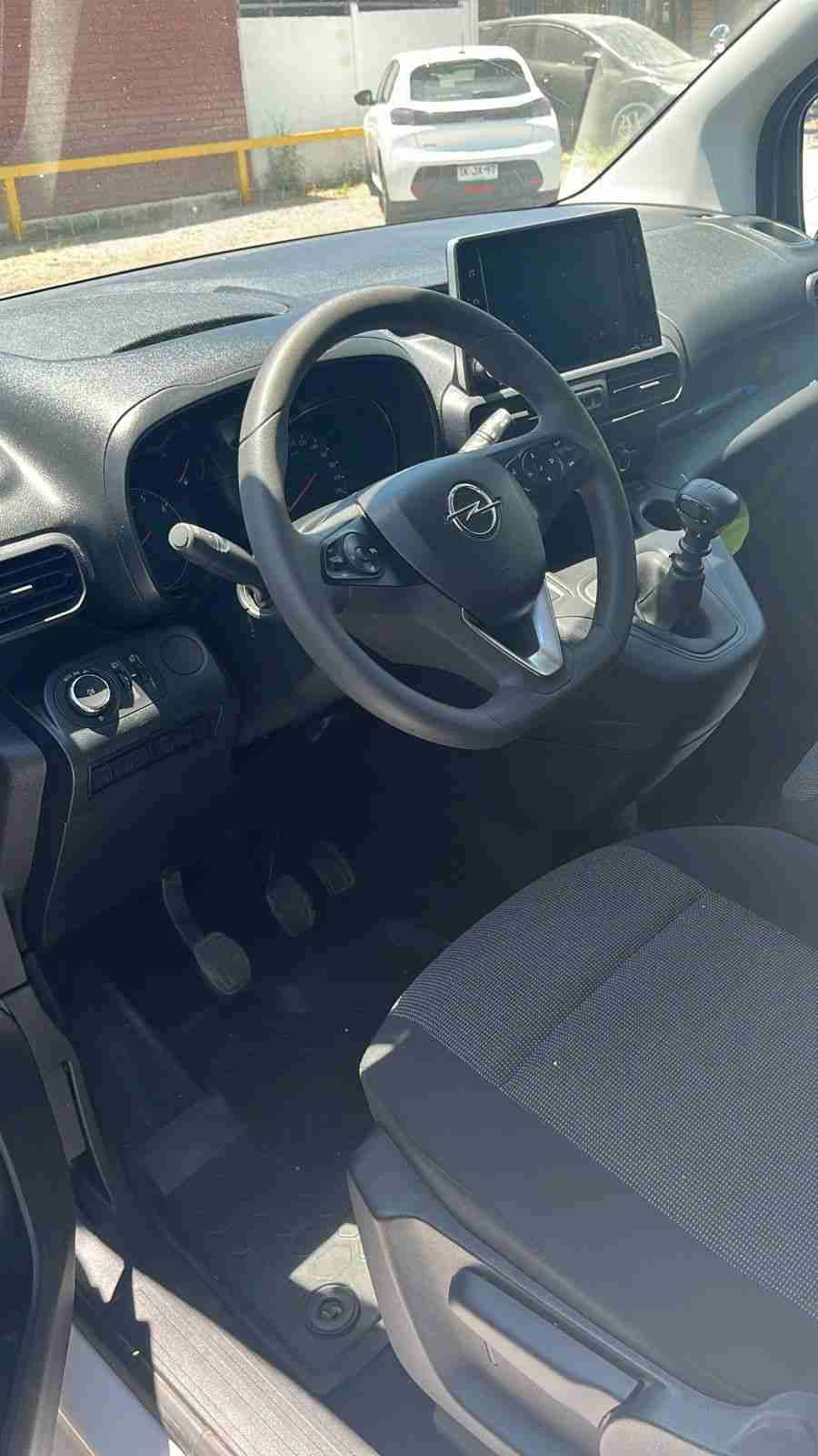 Furgón comercial blanco en excelente estado. - miniatura 6