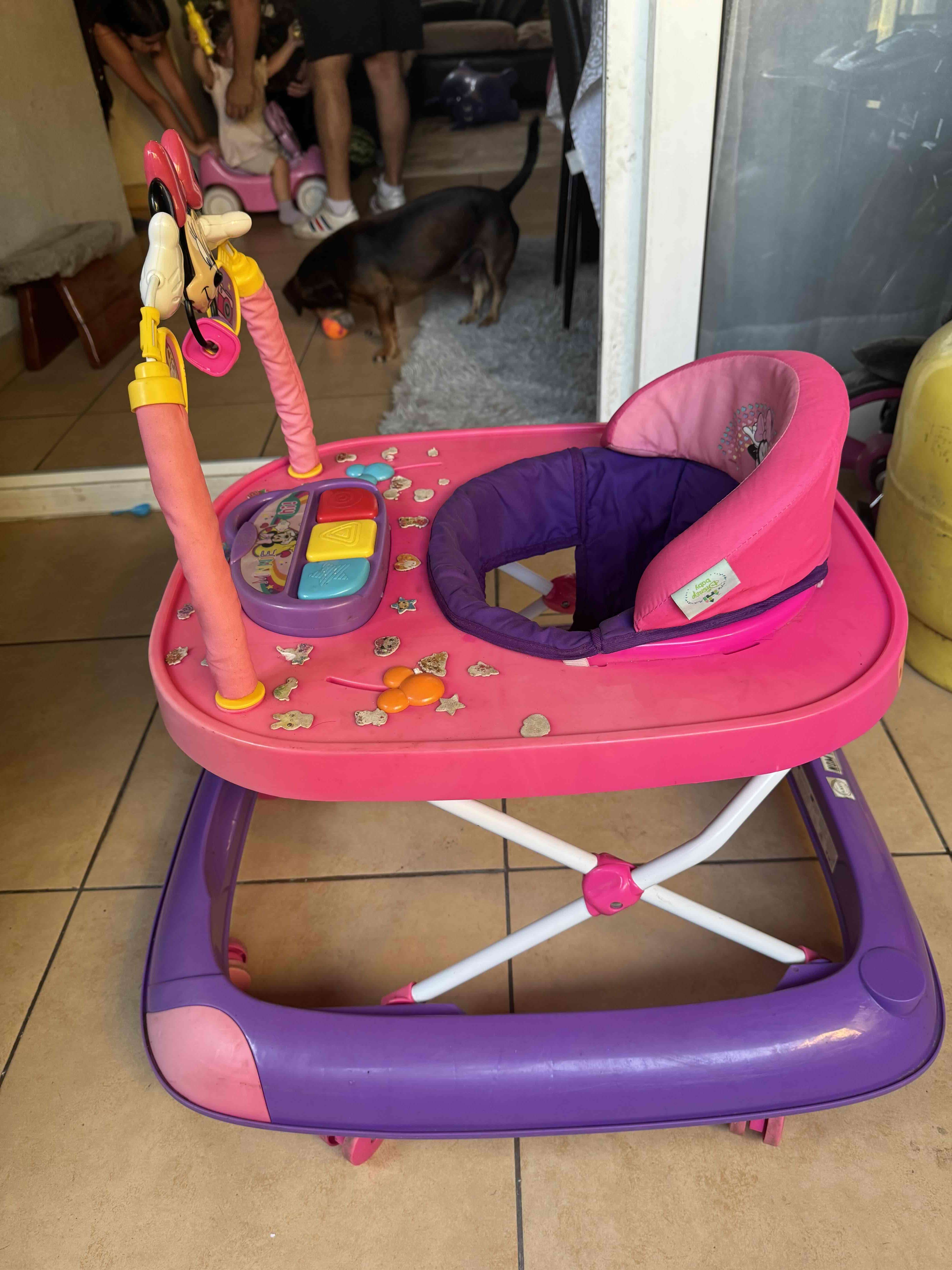 Andador Minnie Mouse rosado - miniatura 2