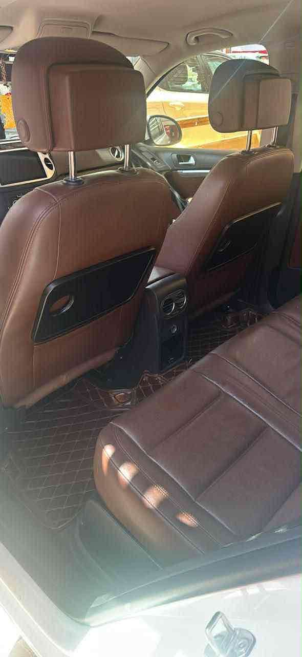 SUV blanco en buen estado - miniatura 5